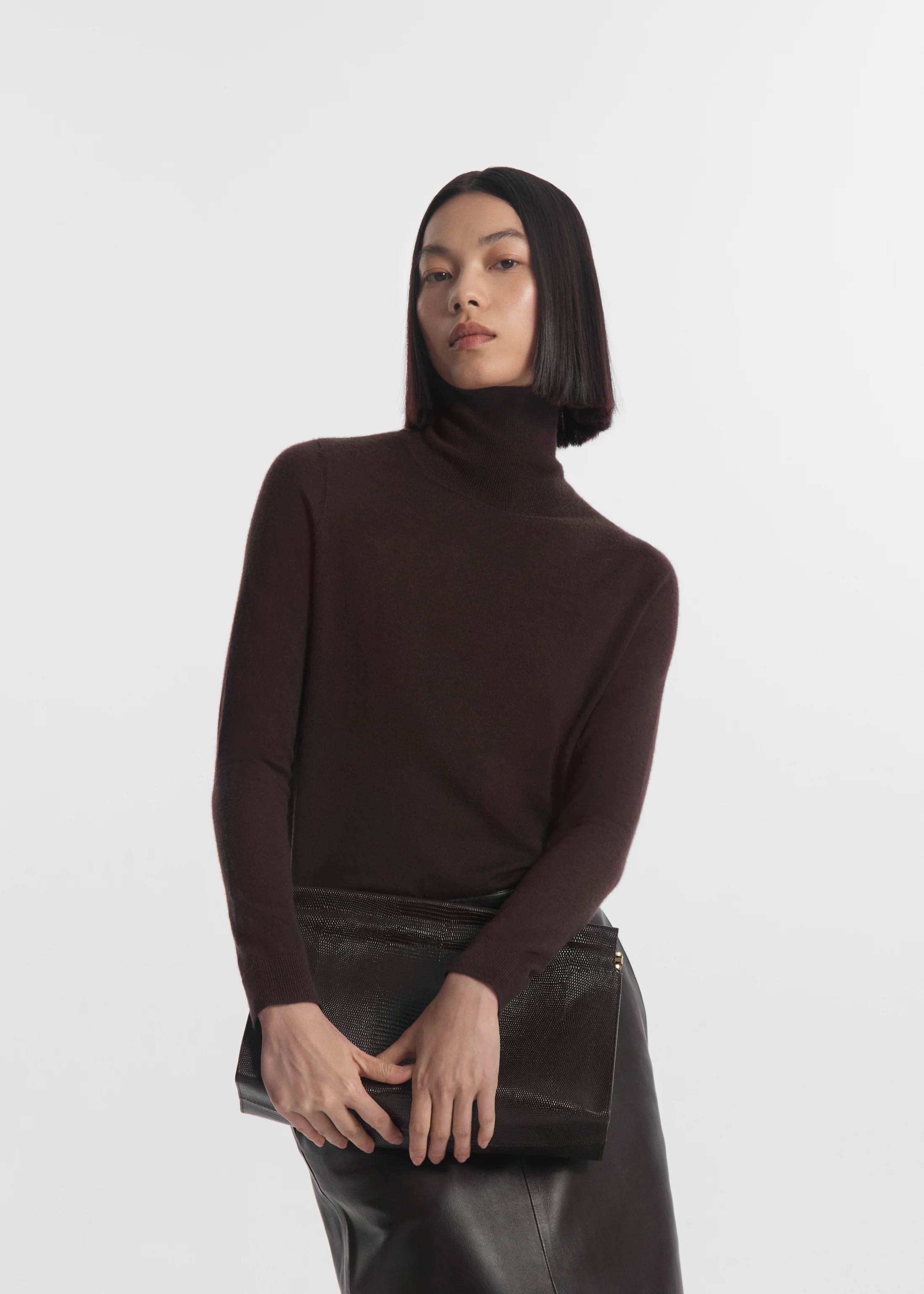 Slim Turtleneck in Fine Cashmere - Chocolate