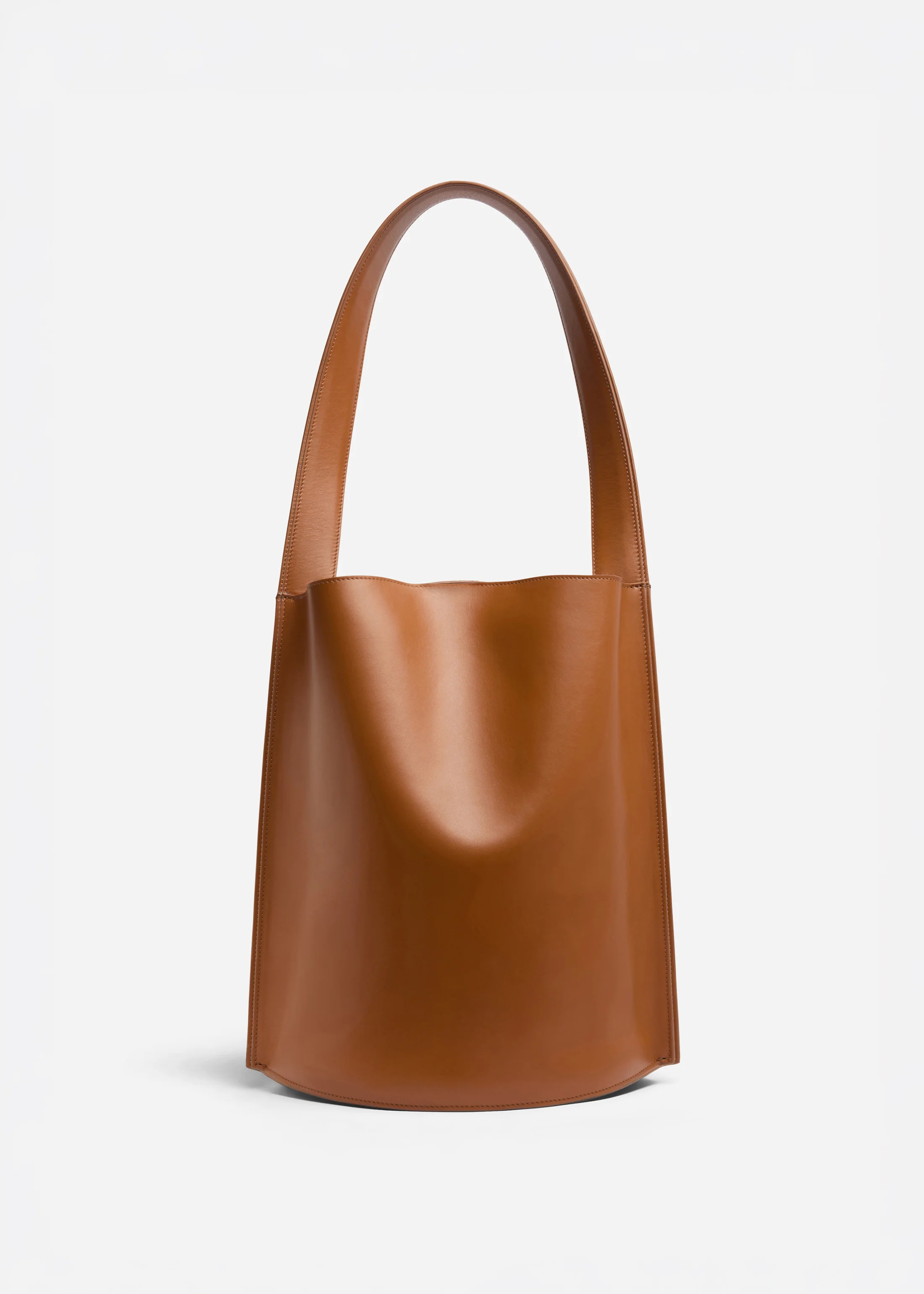 1146-bucket-tote-bag-in-leather-cognac-1.webp Bucket Tote Bag in Leather - Cognac