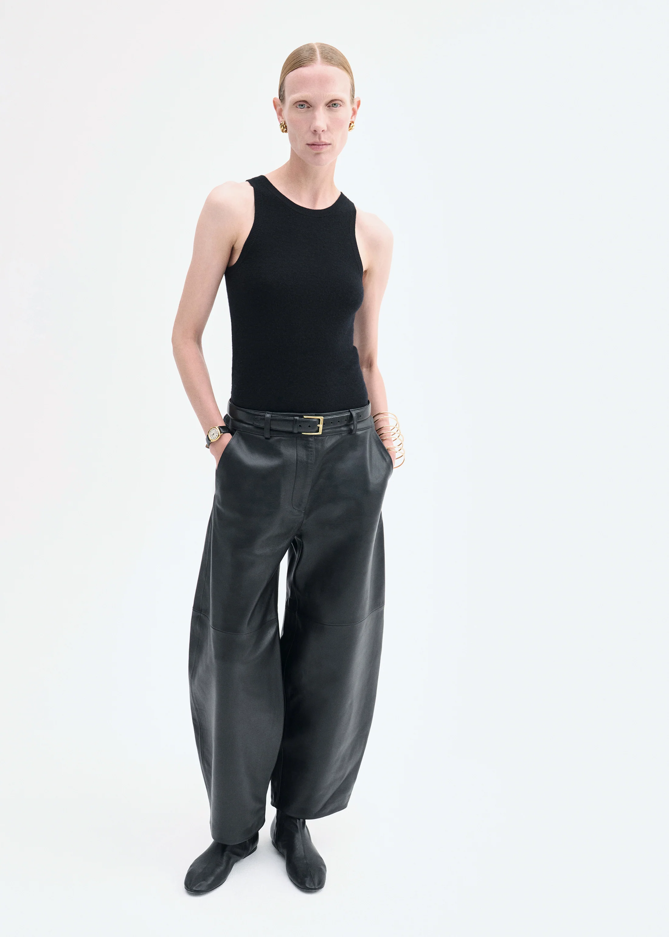 1256-tank-top-in-fine-cashmere-black-2.webp Tank Top in Fine Cashmere - Black