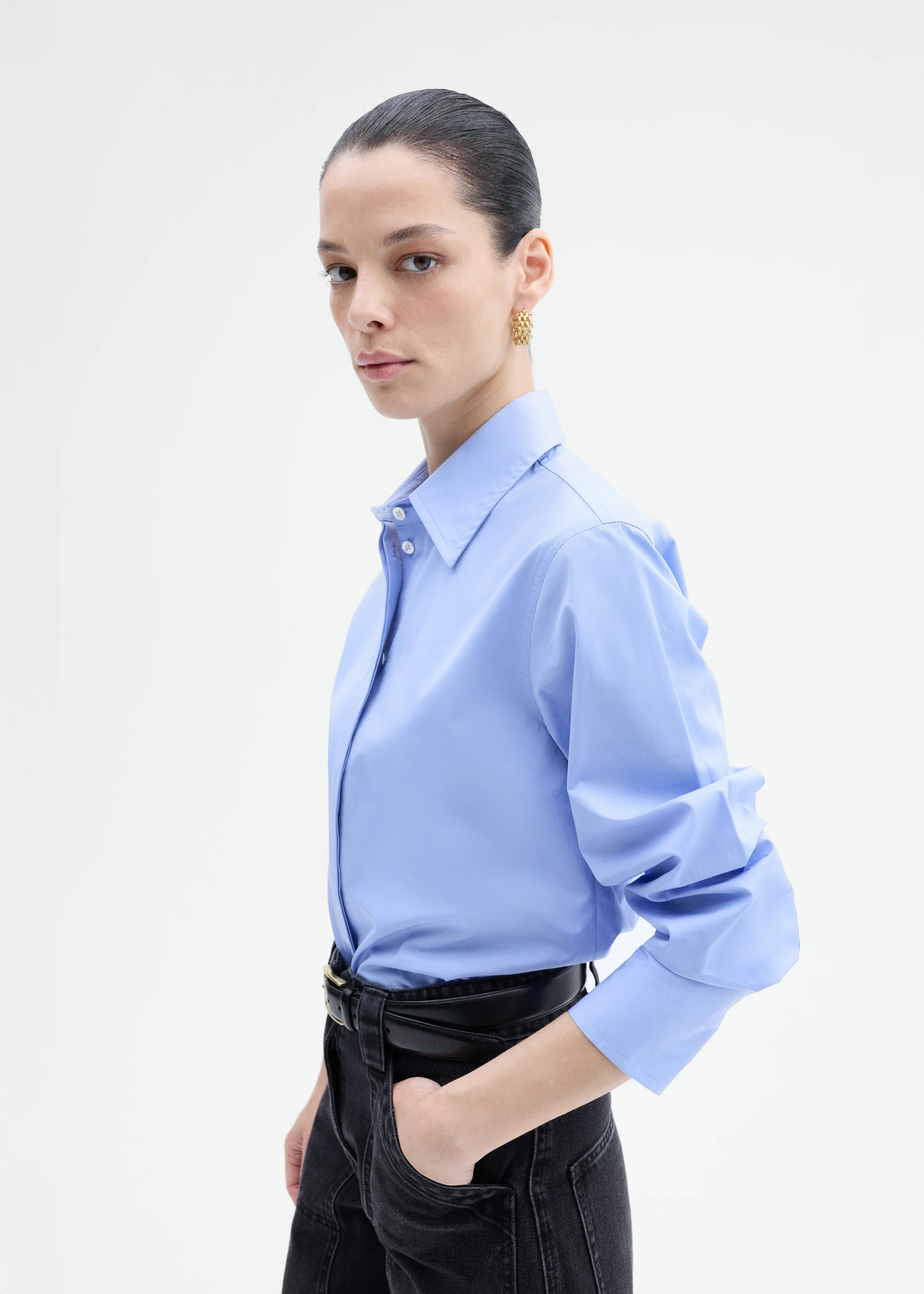 1277-fitted-shirt-in-cotton-poplin-blue-2.webp Fitted Shirt in Cotton Poplin - Blue