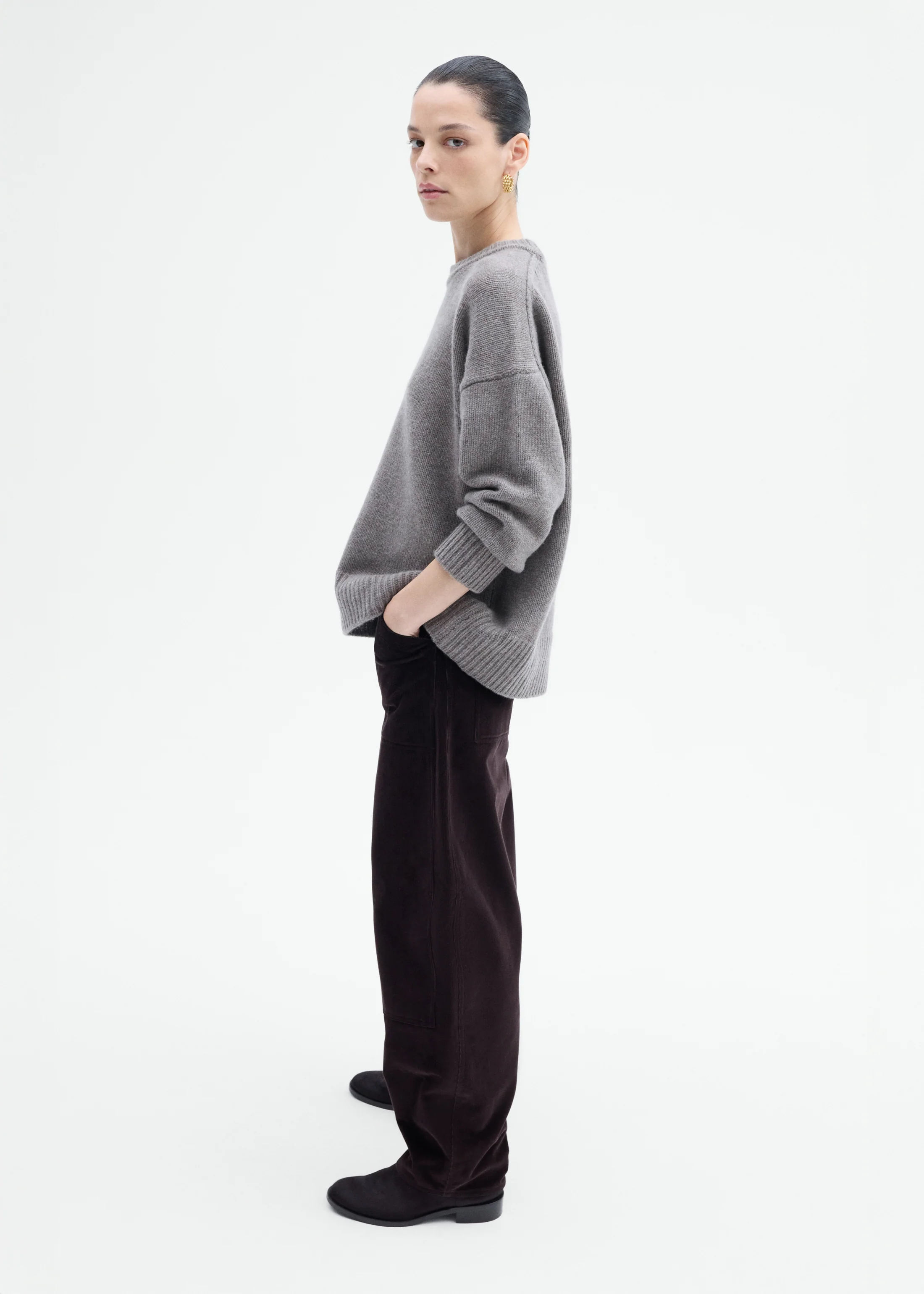 1318-boyfriend-crew-sweater-in-wool-cashmere-taupe-3.webp Boyfriend Crew Sweater in Wool Cashmere - Taupe