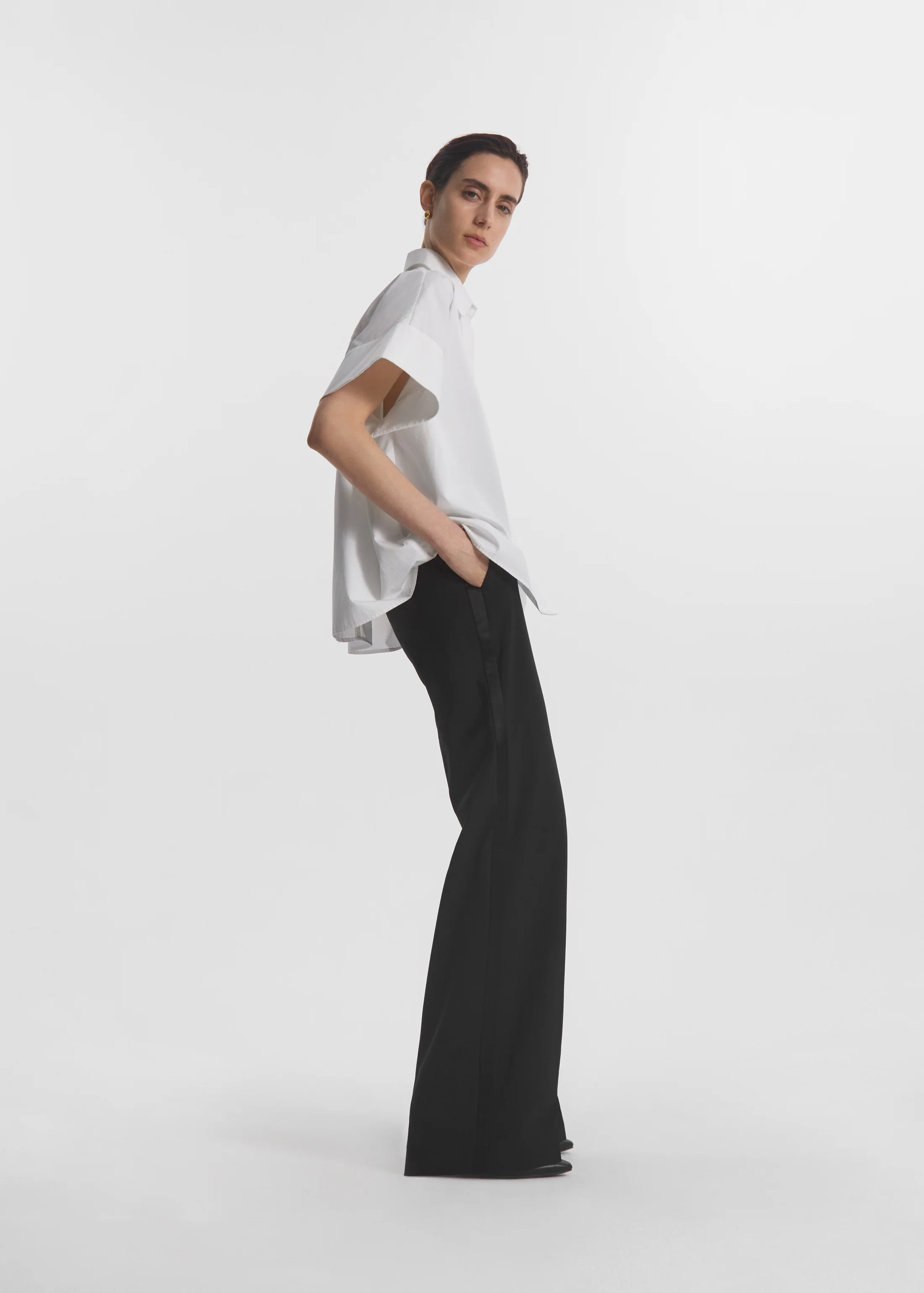 140-boxy-short-sleeve-shirt-in-cotton-poplin-white-4.webp Boxy Short Sleeve Shirt in Cotton Poplin - White