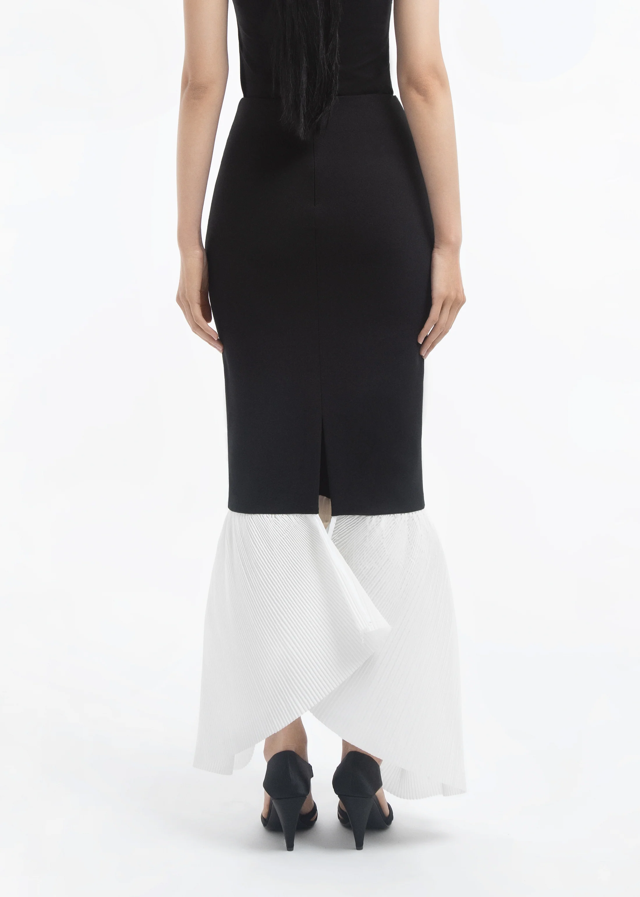 1432-peplum-skirt-in-jersey-black-white-4.webp Peplum Skirt in Jersey - Black & White