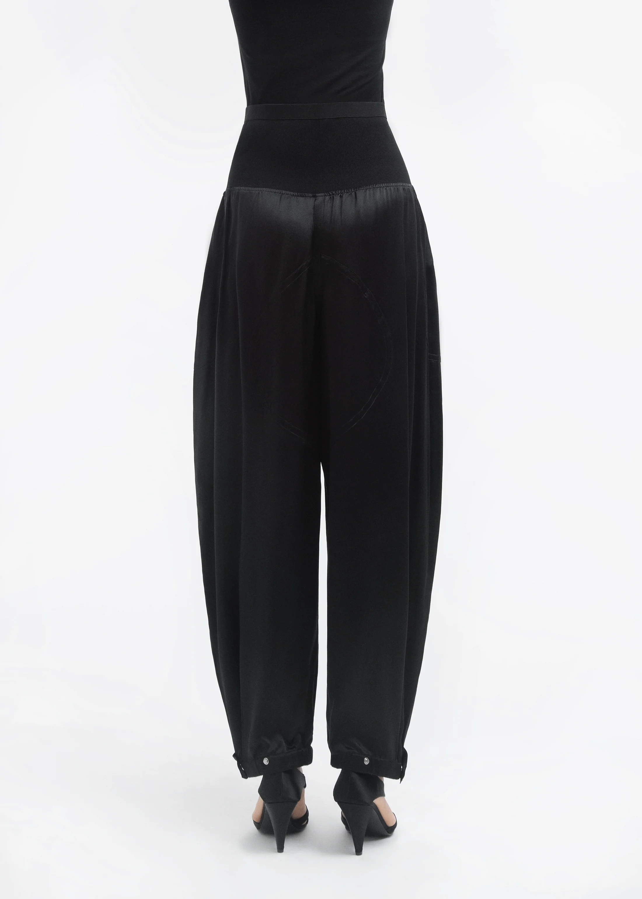 1441-ribbed-jogger-in-silk-charmeuse-black-4.webp Ribbed Jogger in Silk Charmeuse - Black