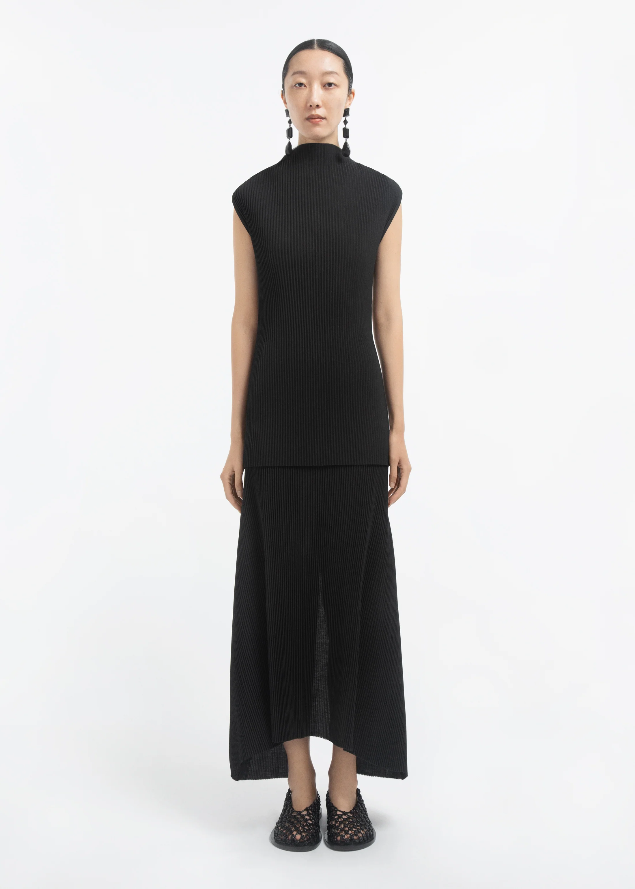 1480-midi-skirt-in-plisse-black-1.webp Midi Skirt in Plisse - Black