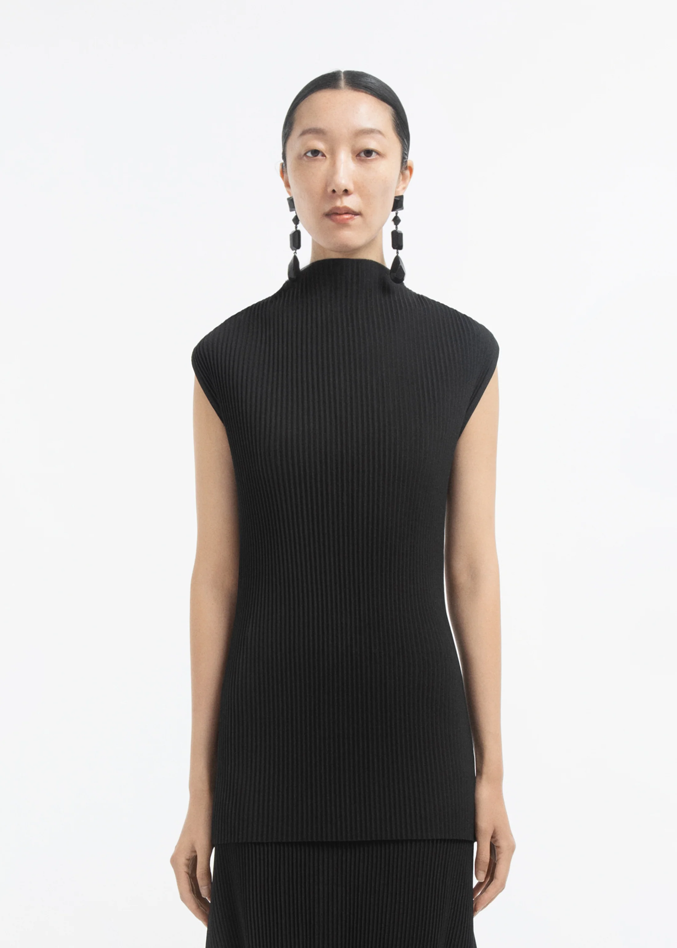 1488-cap-sleeve-top-in-plisse-black-1.webp Cap Sleeve Top in Plisse - Black