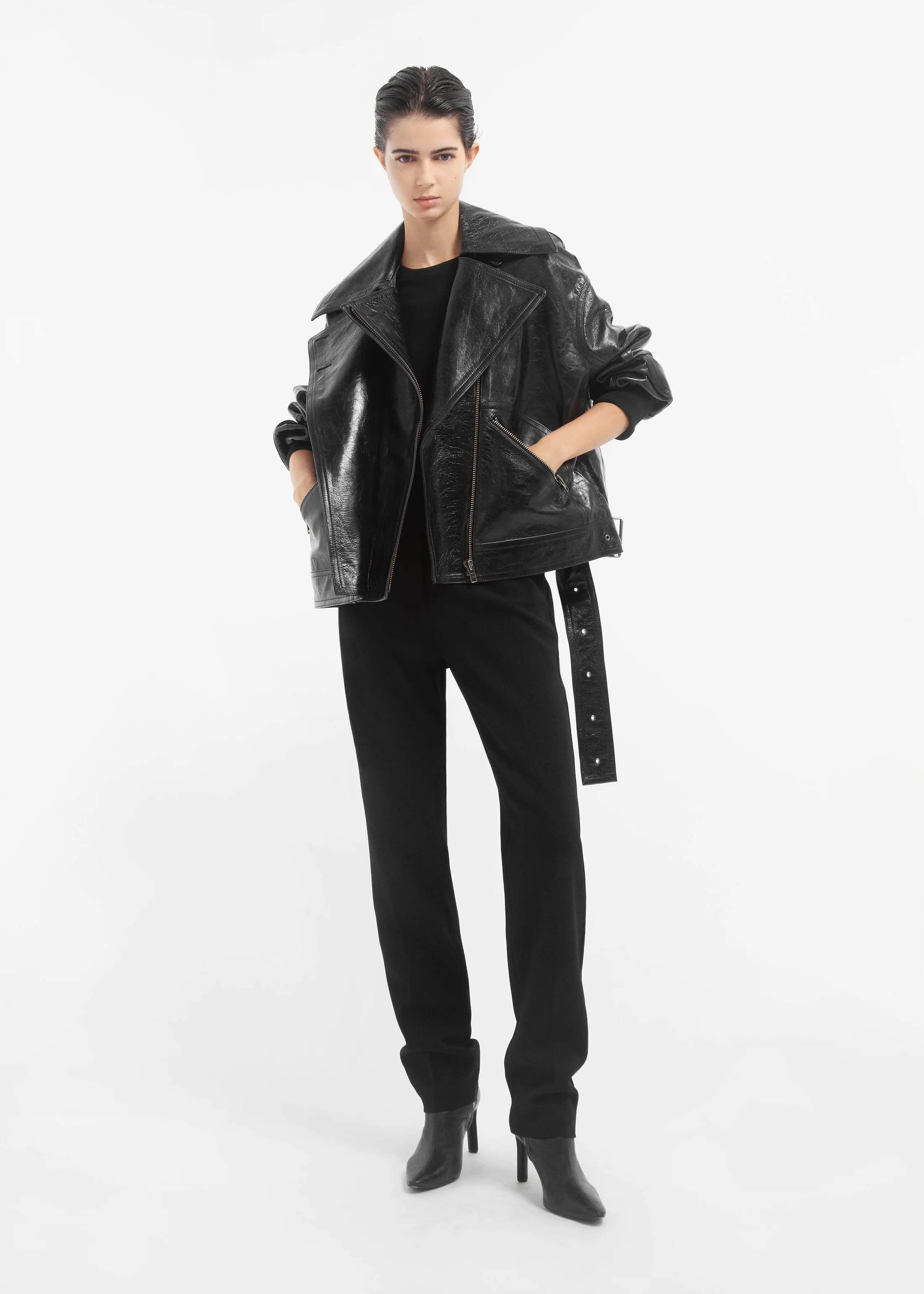 1516-oversized-engineered-bomber-in-leather-black-1.webp Oversized Engineered Bomber in Leather - Black