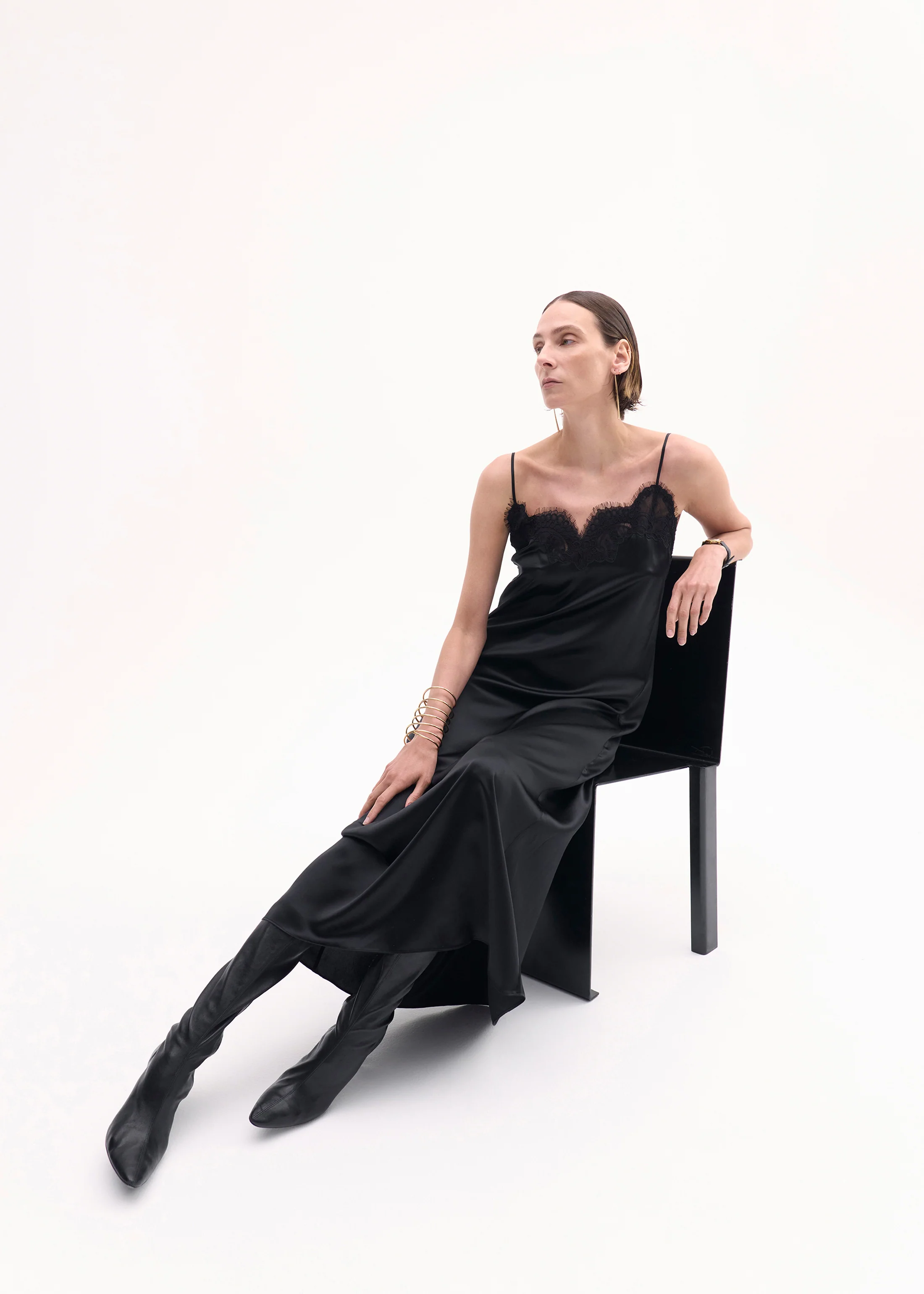 1615-pointed-stretch-leather-heel-boot-in-black-4.webp Pointed Stretch Leather Heel Boot in Black