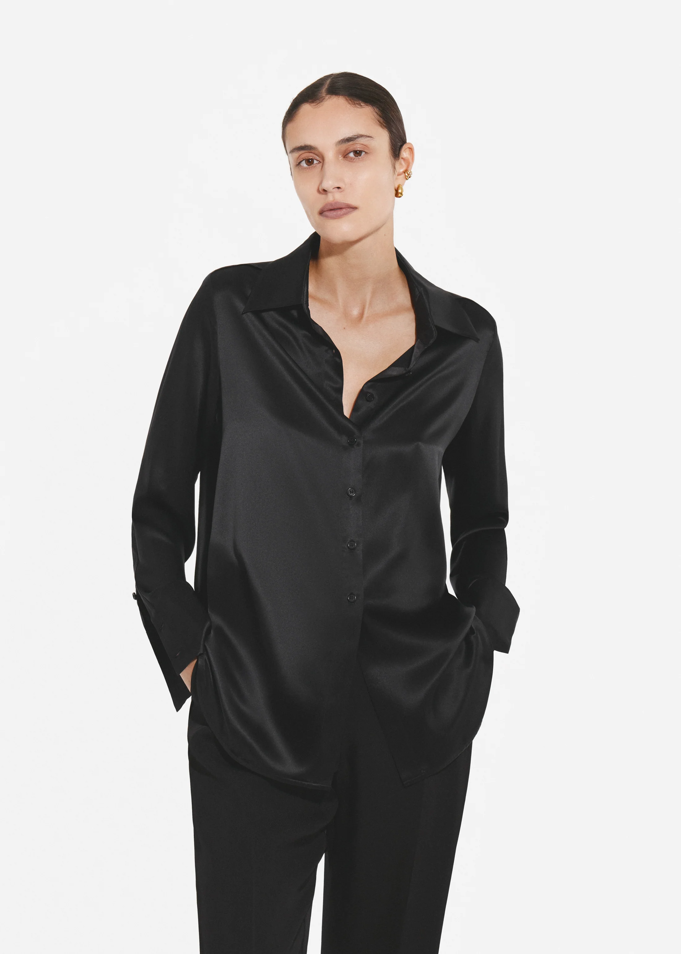 1643-button-down-shirt-in-silk-black-1.webp Button Down Shirt in Silk - Black