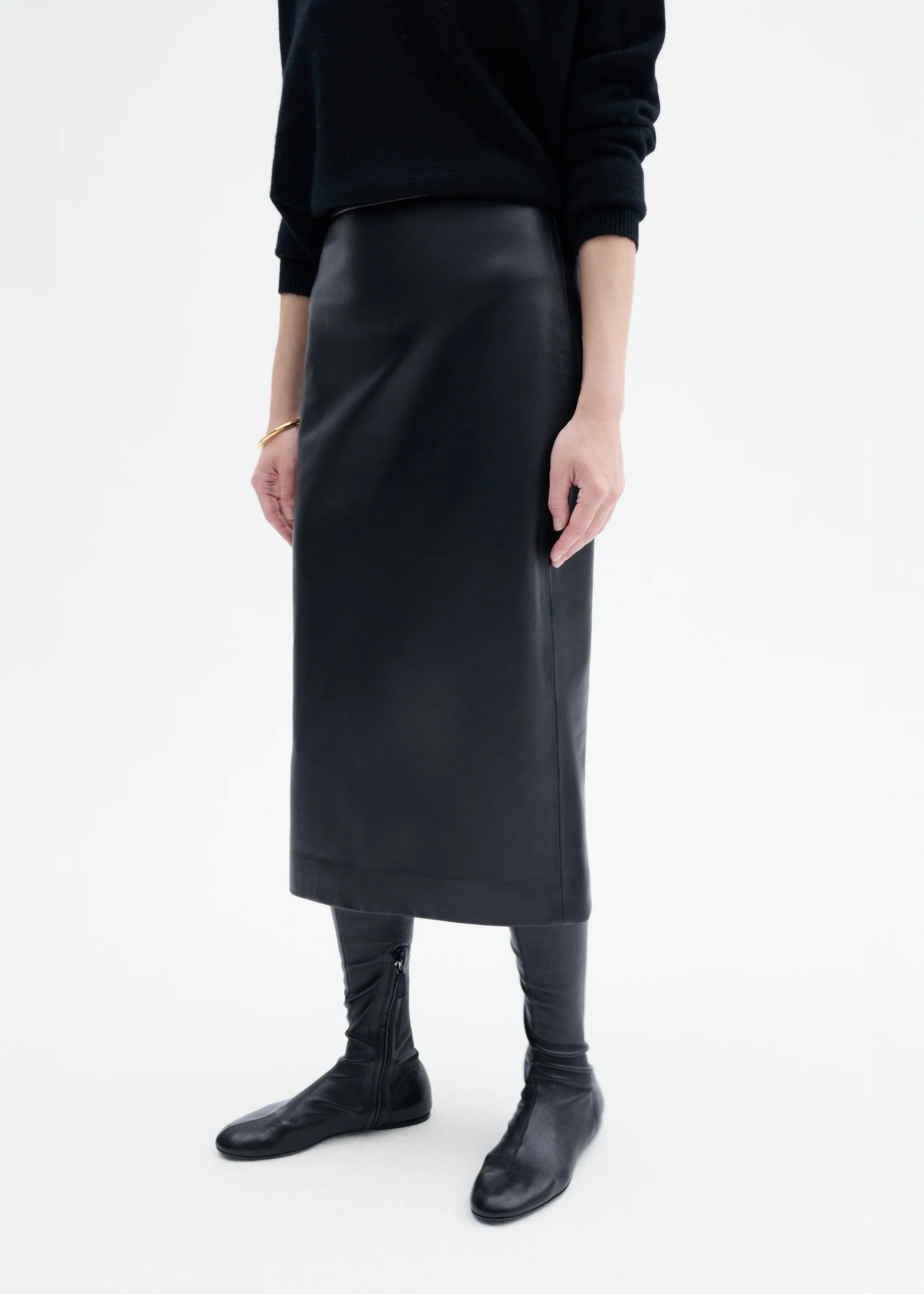 1650-midi-pencil-skirt-in-leather-black-2.webp Midi Pencil Skirt in Leather - Black