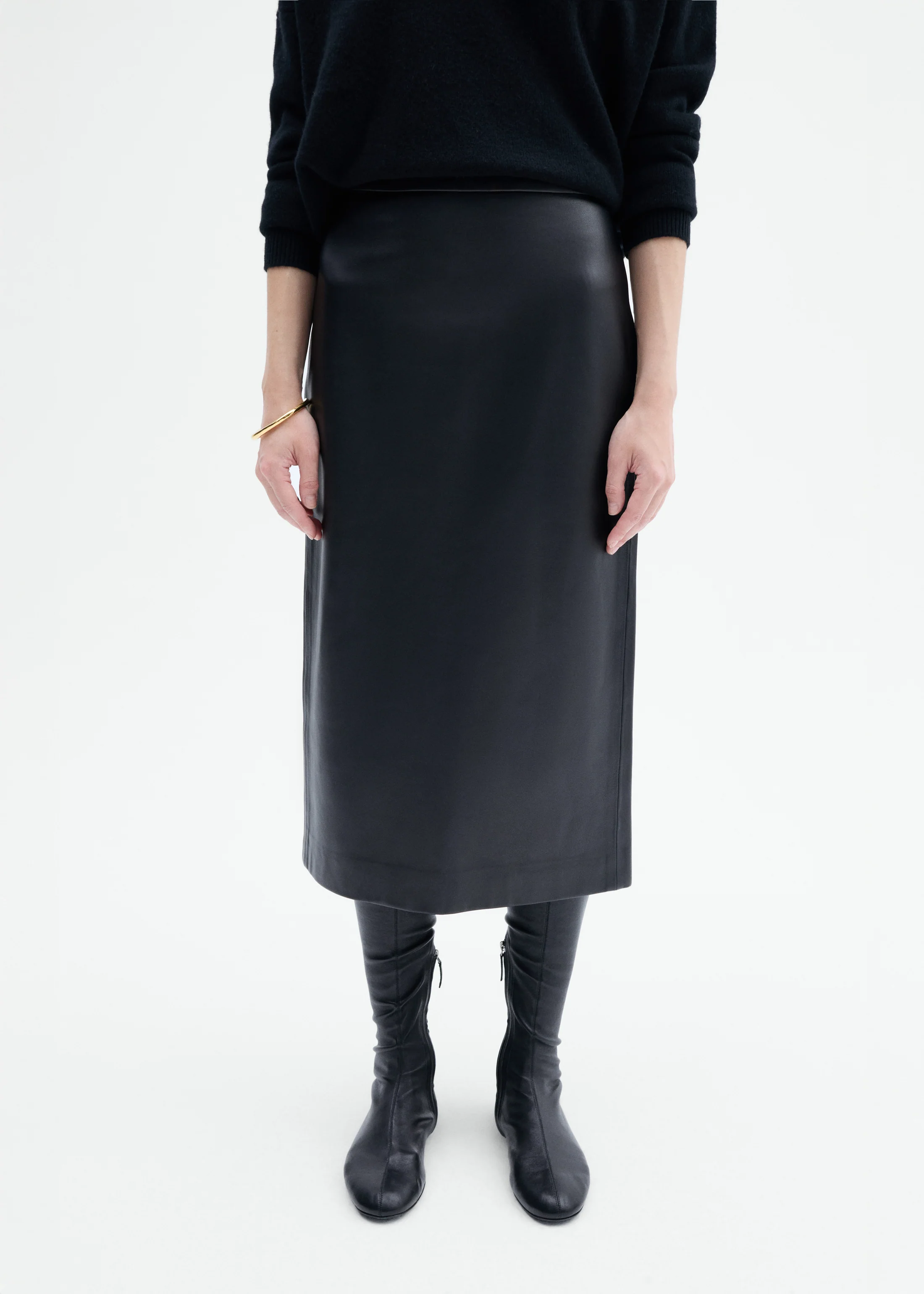 1650-midi-pencil-skirt-in-leather-black-3.webp Midi Pencil Skirt in Leather - Black