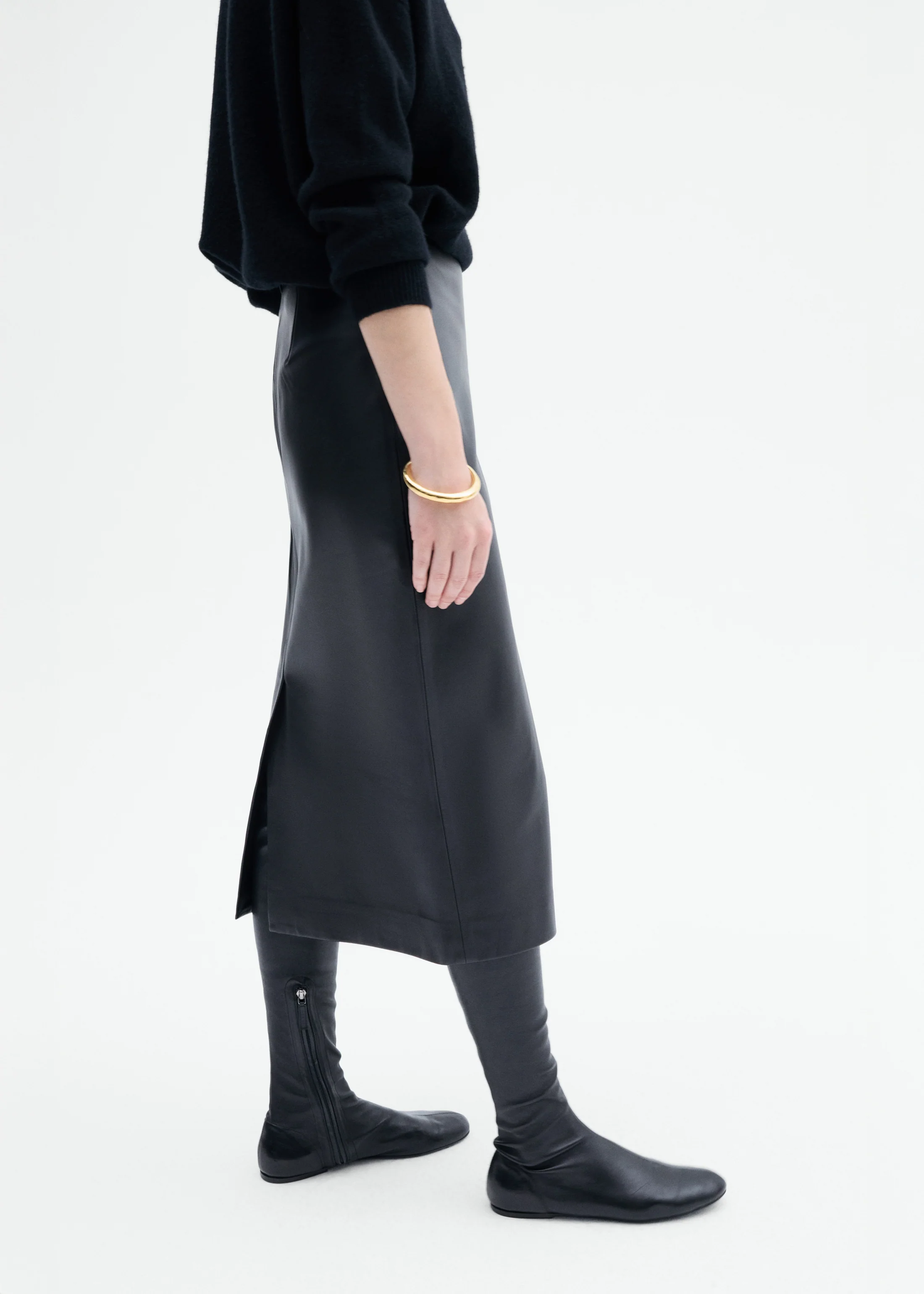 1650-midi-pencil-skirt-in-leather-black-4.webp Midi Pencil Skirt in Leather - Black