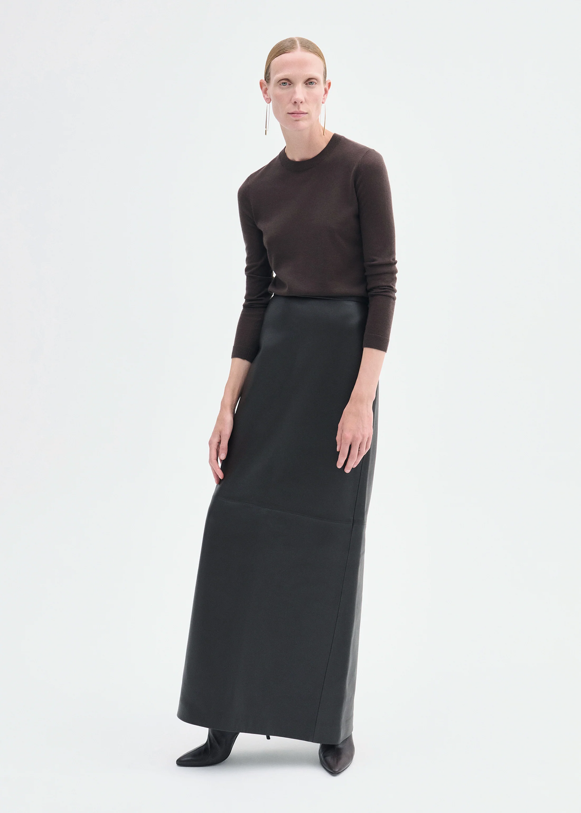 1772-full-length-pencil-skirt-in-leather-chocolate-1.webp Full-Length Pencil Skirt in Leather - Chocolate