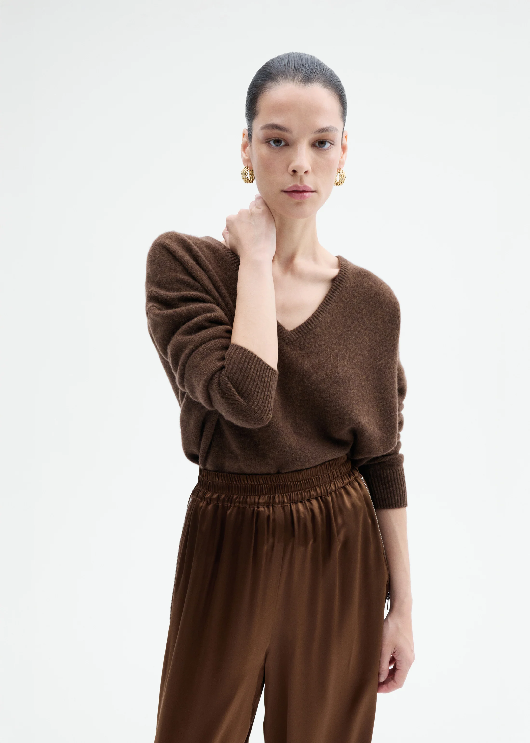 V-Neck Sweater in Cashmere - Brown