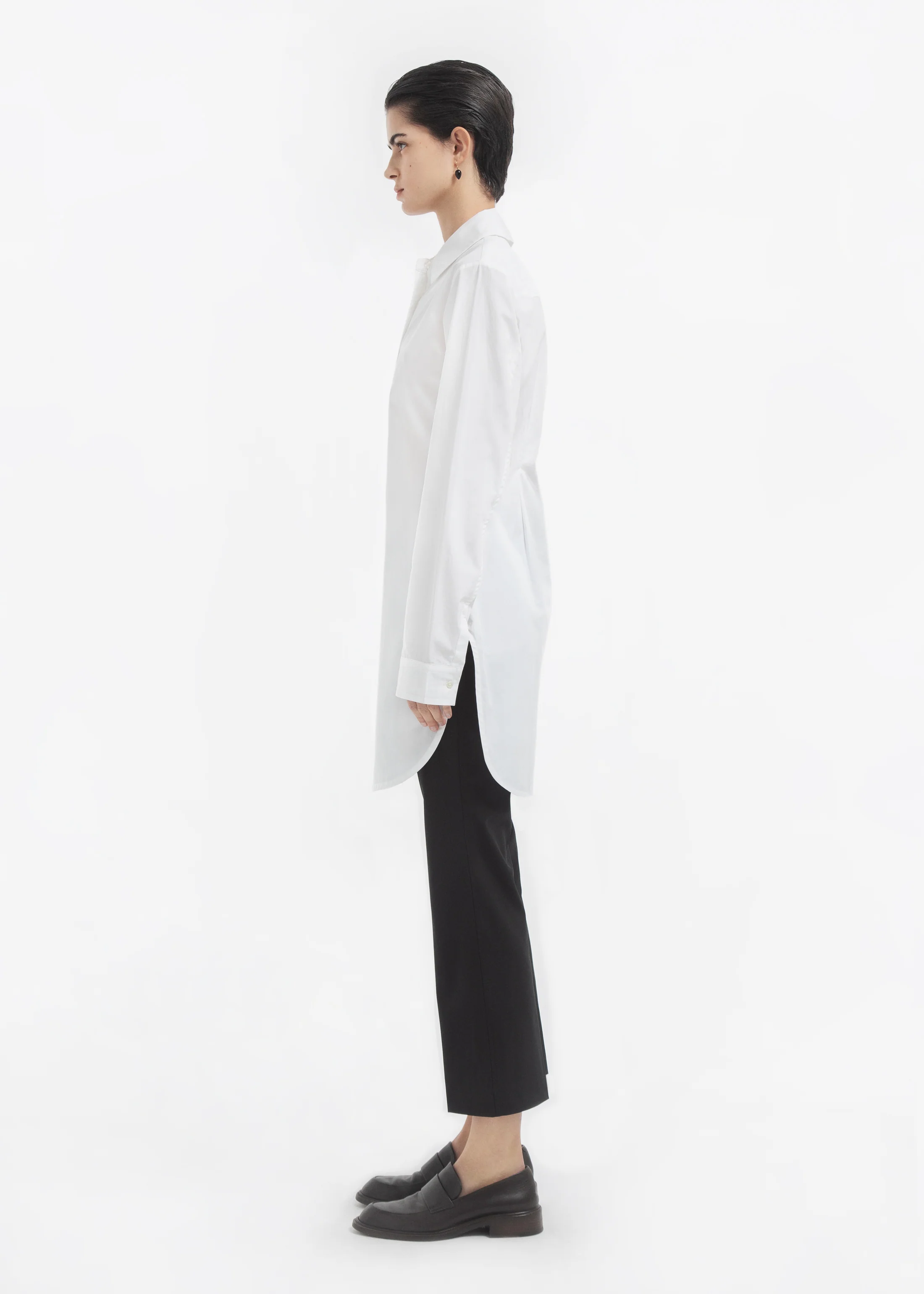 1868-cinched-button-down-shirt-in-cotton-poplin-white-2.webp Cinched Button Down Shirt in Cotton Poplin - White