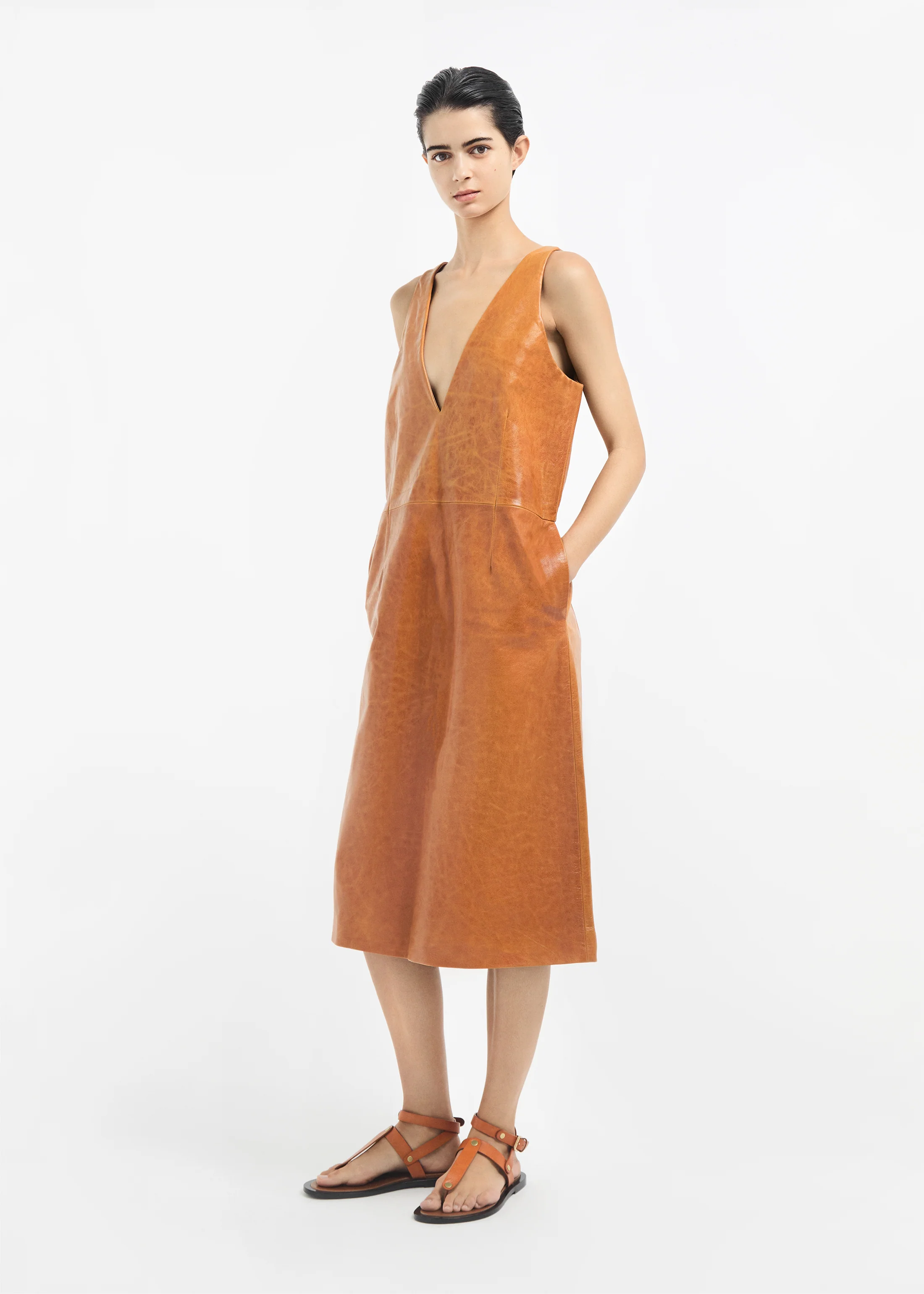 V-Neck Dress in Leather - Cognac