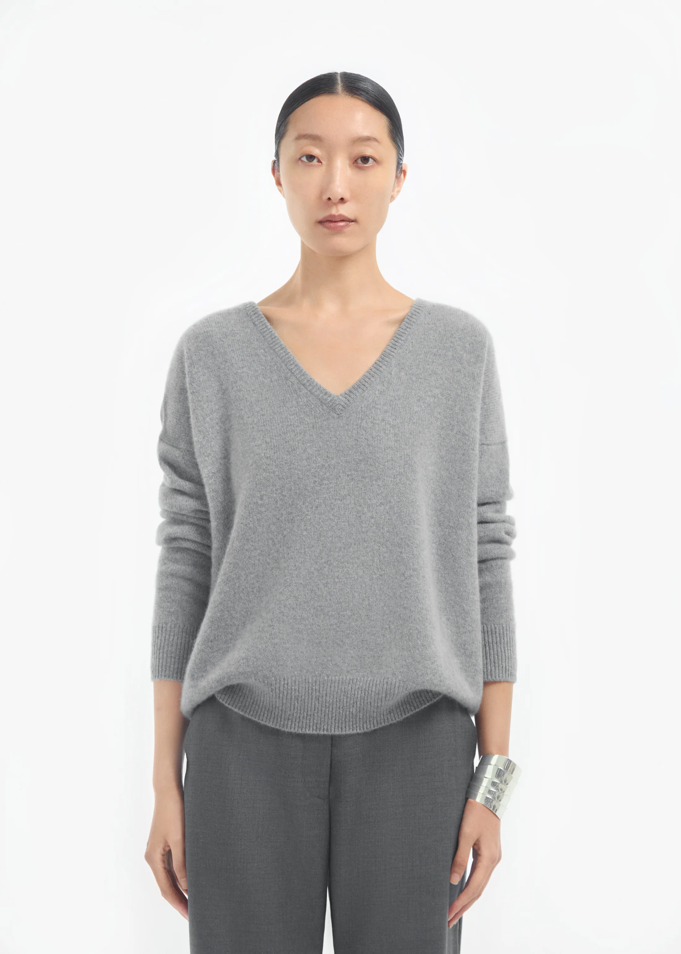 V-Neck Sweater in Cashmere - Grey