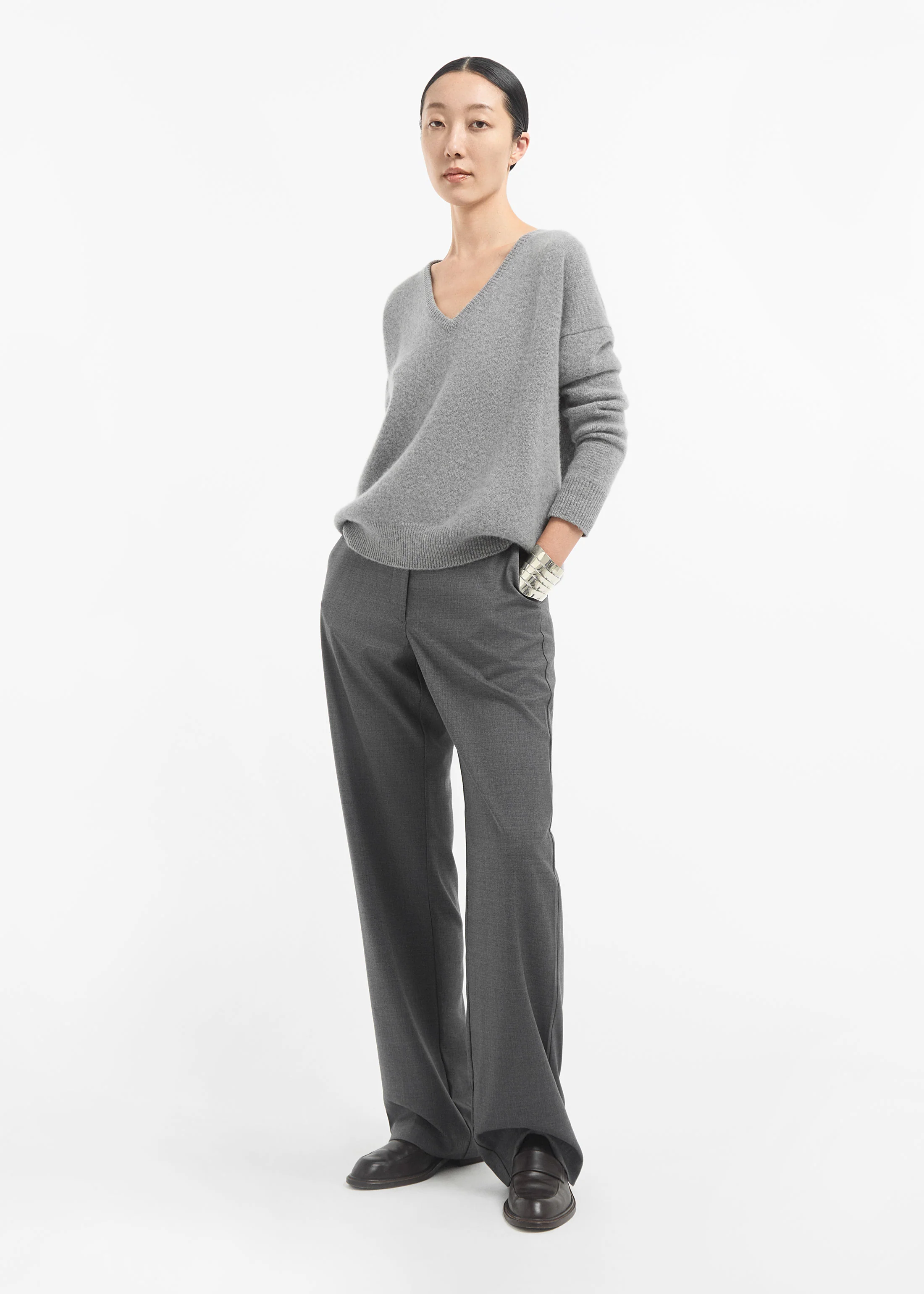 V-Neck Sweater in Cashmere - Grey