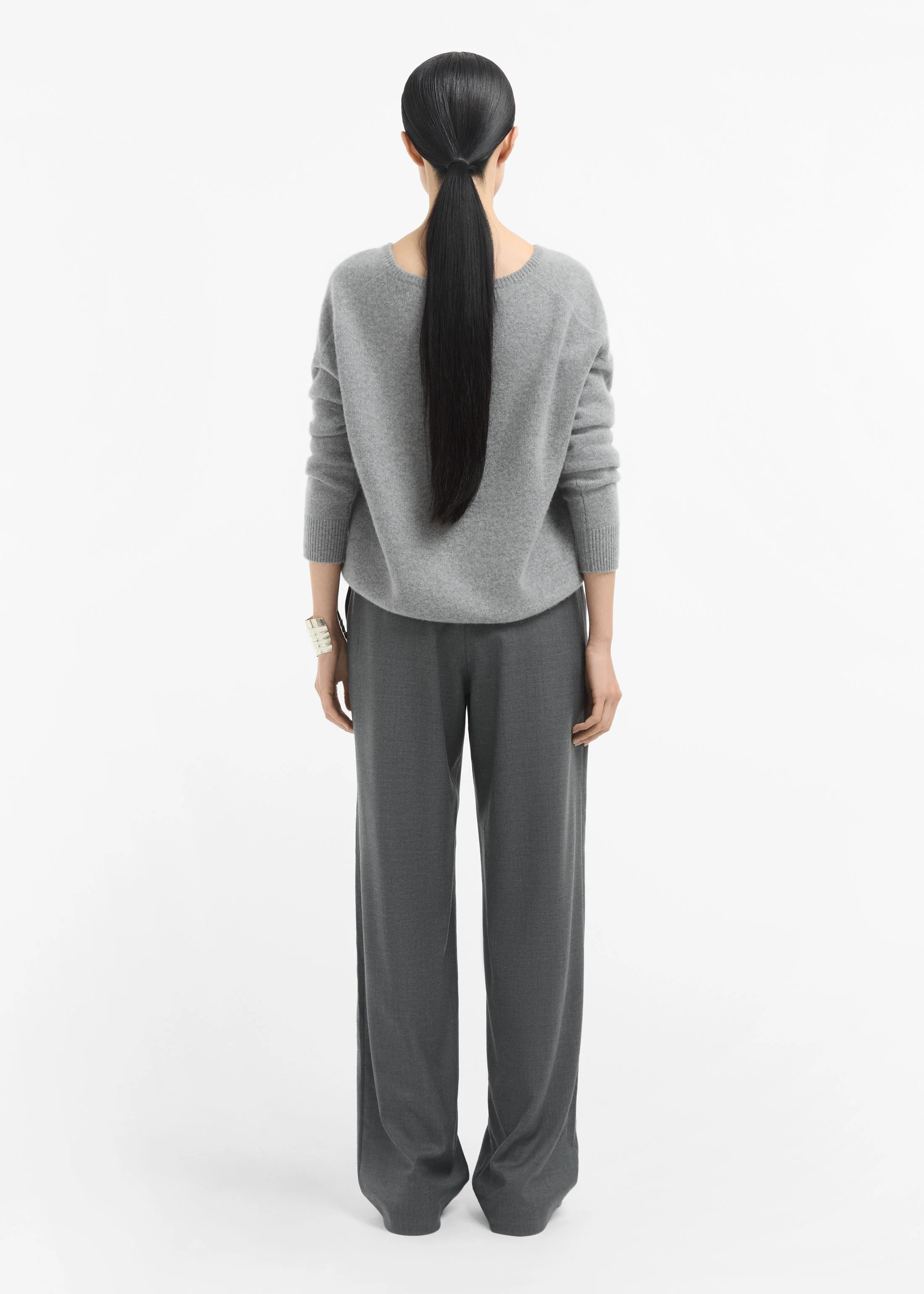 V-Neck Sweater in Cashmere - Grey