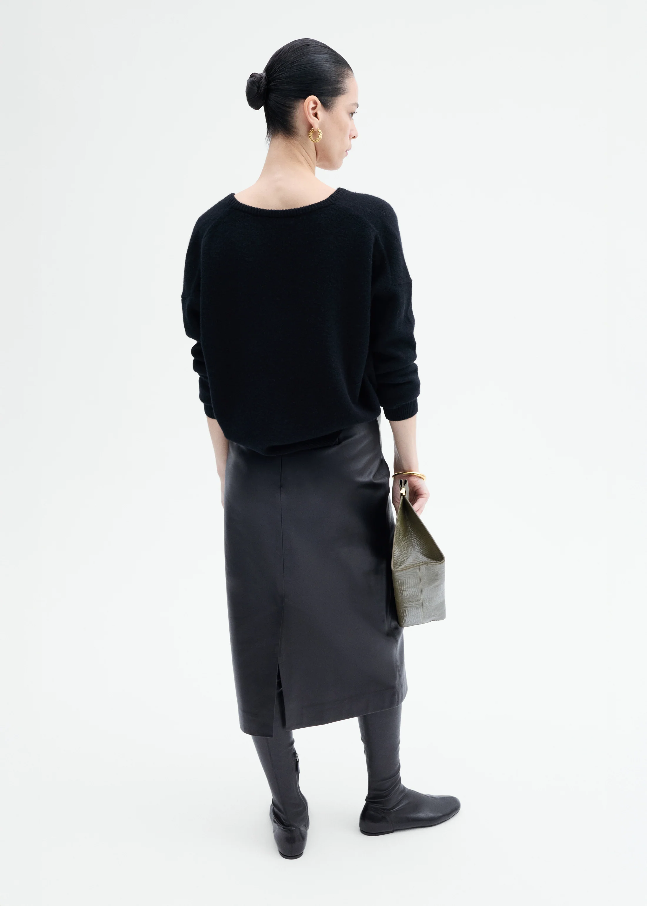 V-Neck Sweater in Cashmere - Black