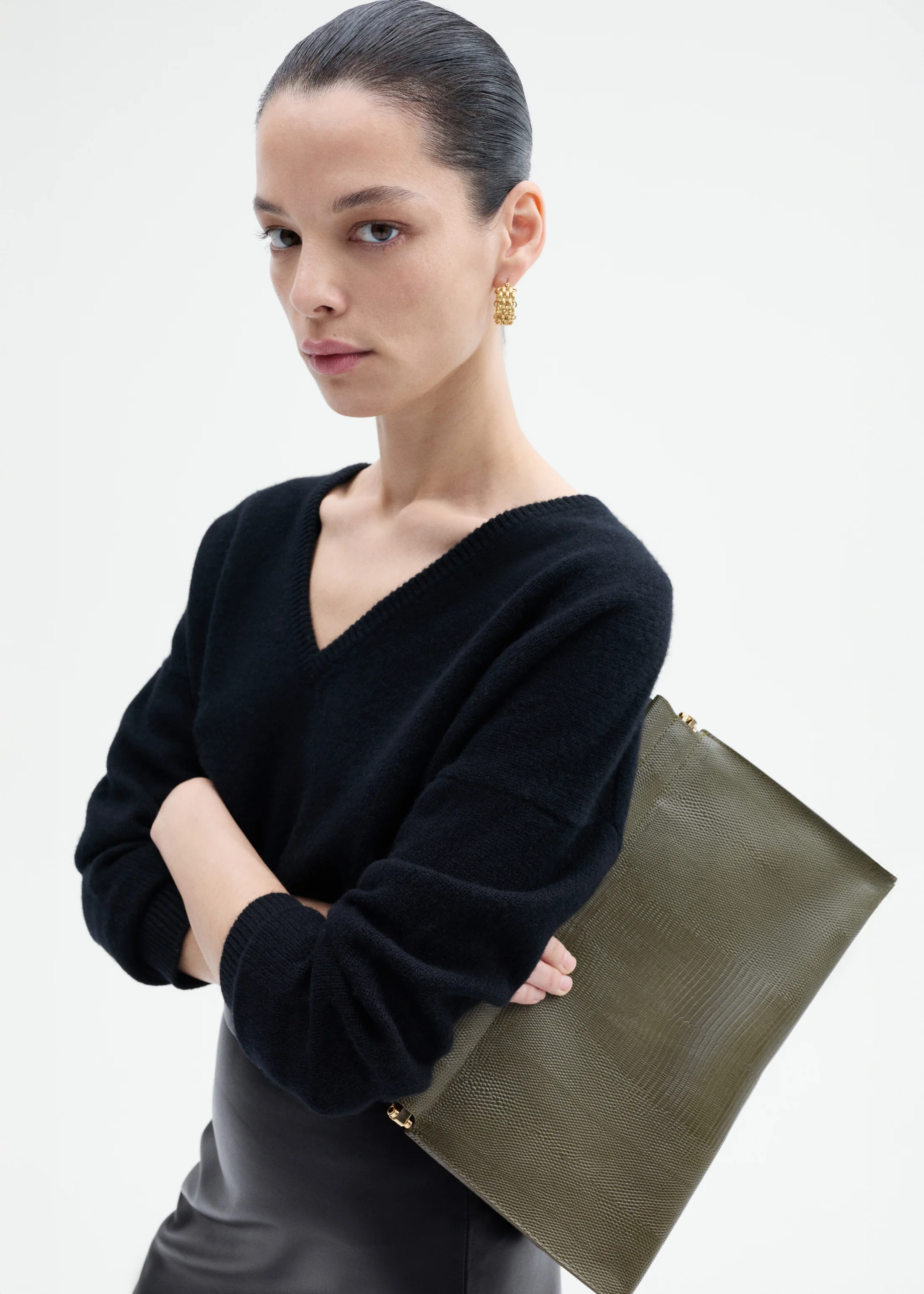 V-Neck Sweater in Cashmere - Black