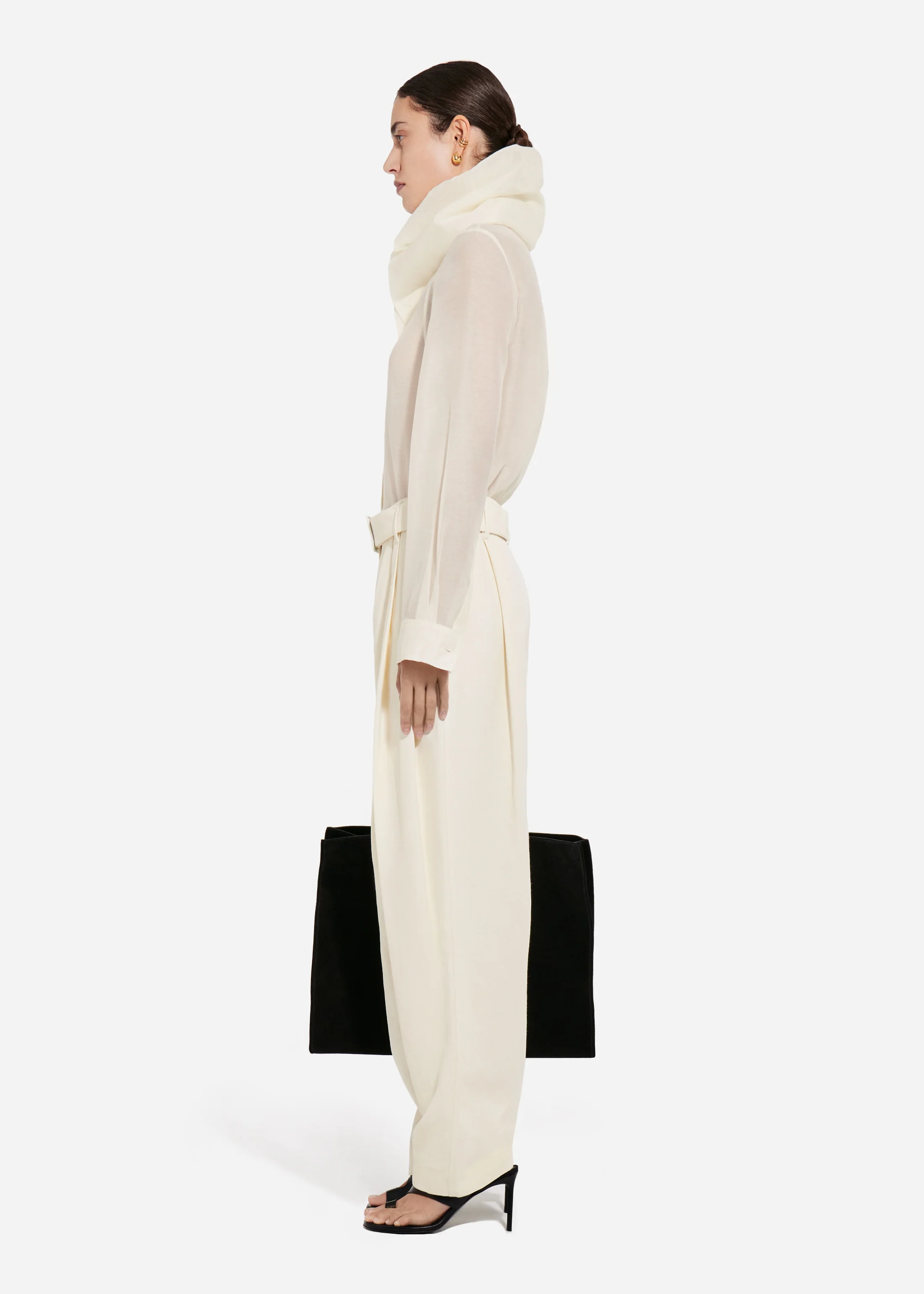 2062-cloud-collar-shirt-in-cotton-silk-voile-pearl-3.webp Cloud Collar Shirt in Cotton Silk Voile - Pearl