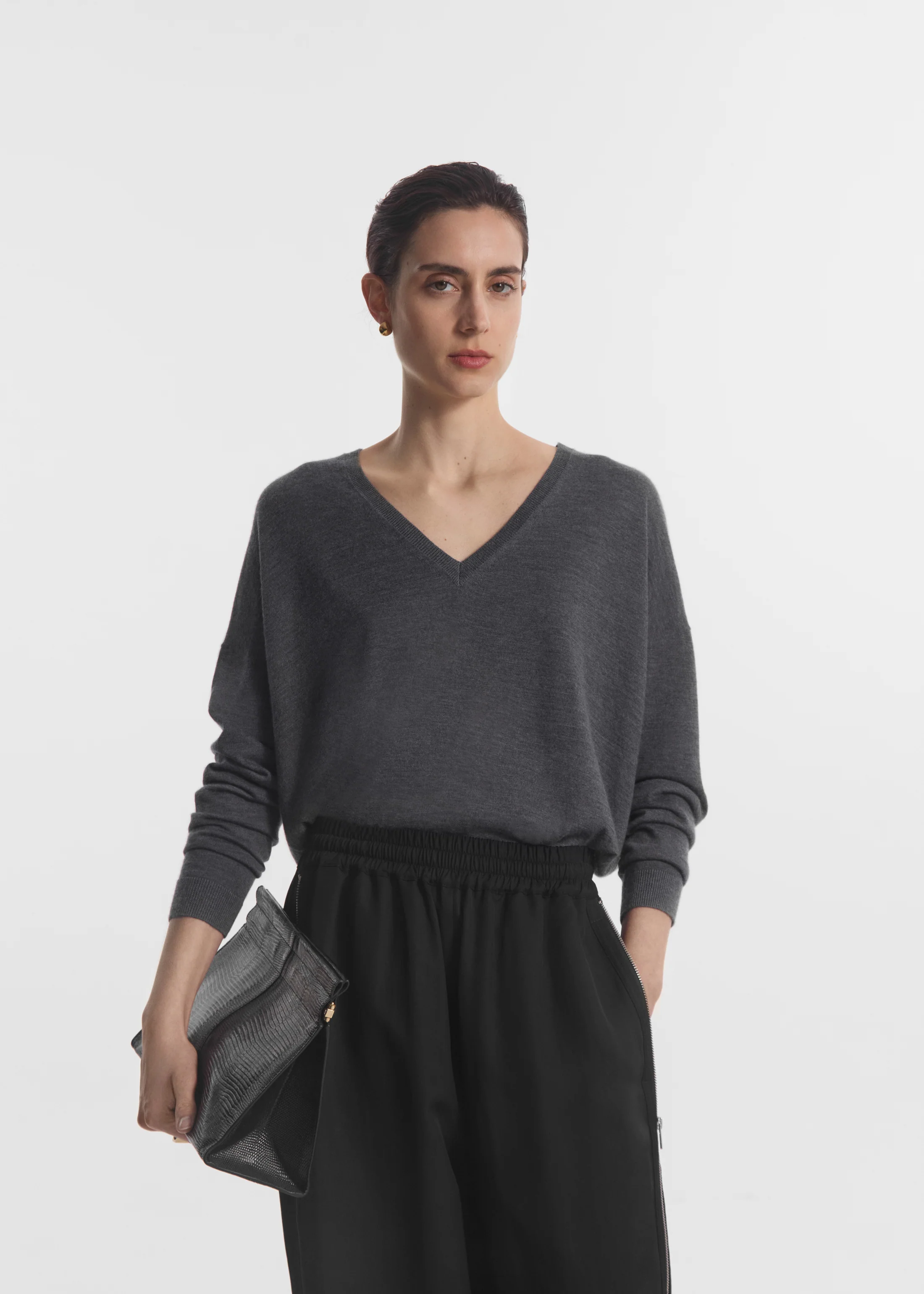 V-Neck Sweater in Fine Cashmere - Grey