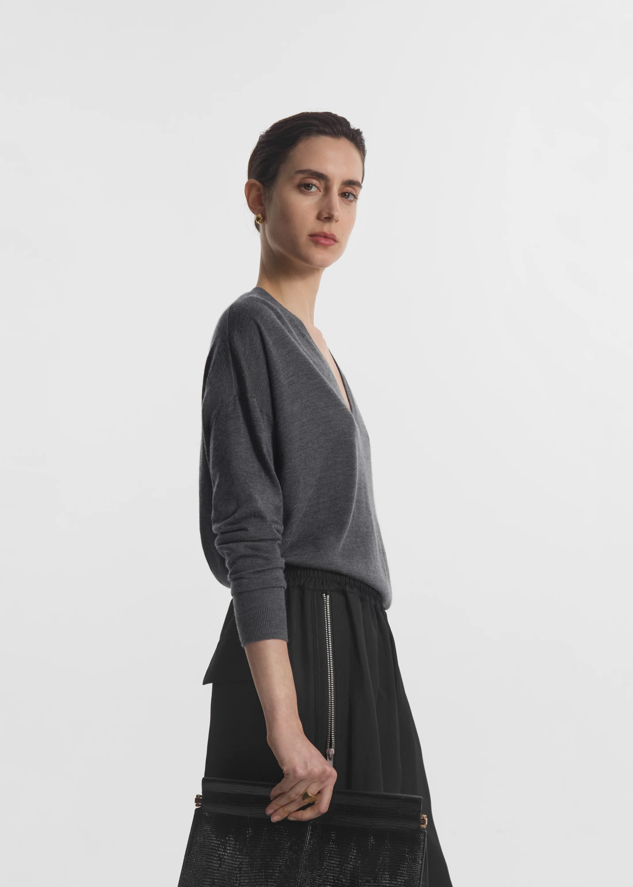 V-Neck Sweater in Fine Cashmere - Grey