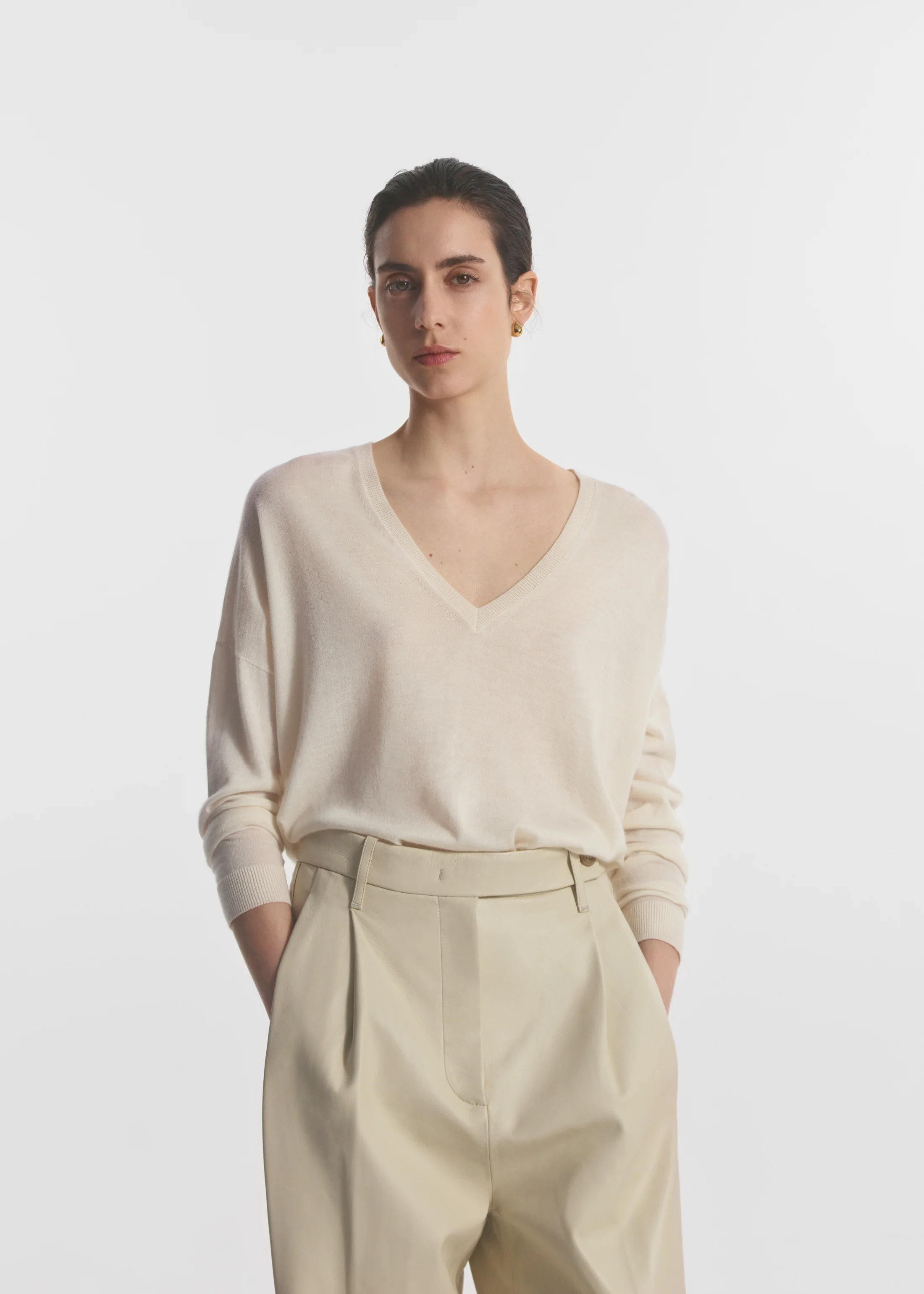 V-Neck Sweater in Fine Cashmere - Ivory