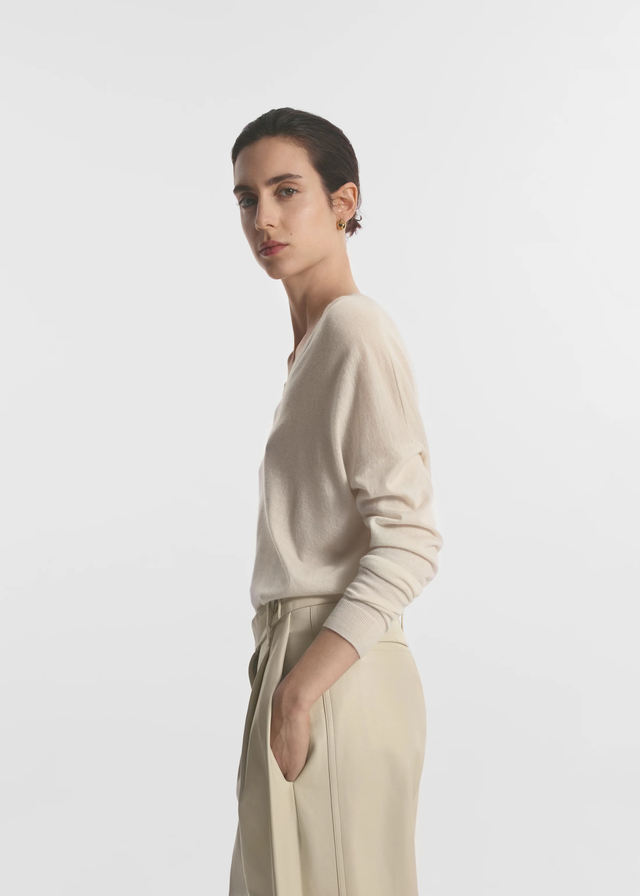 V-Neck Sweater in Fine Cashmere - Ivory