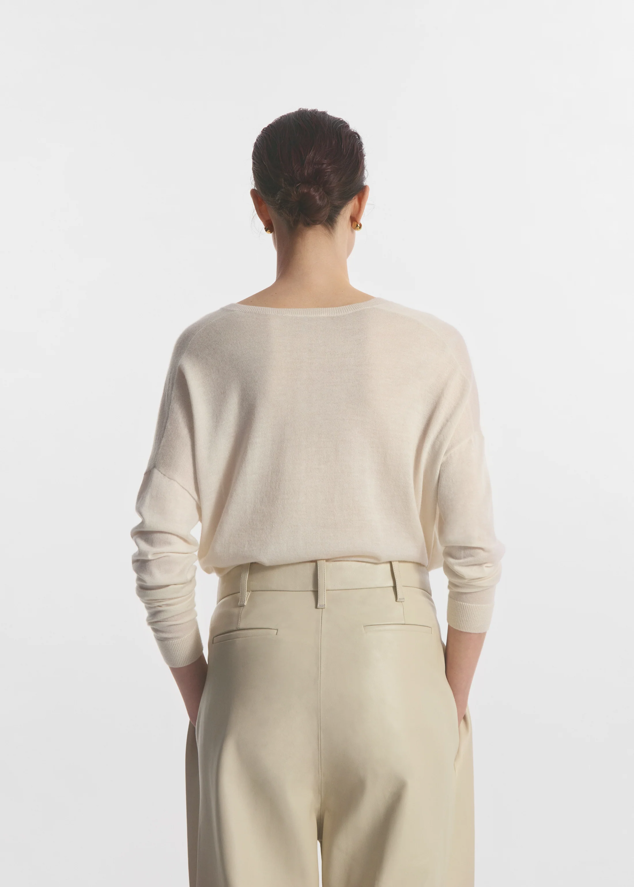 V-Neck Sweater in Fine Cashmere - Ivory