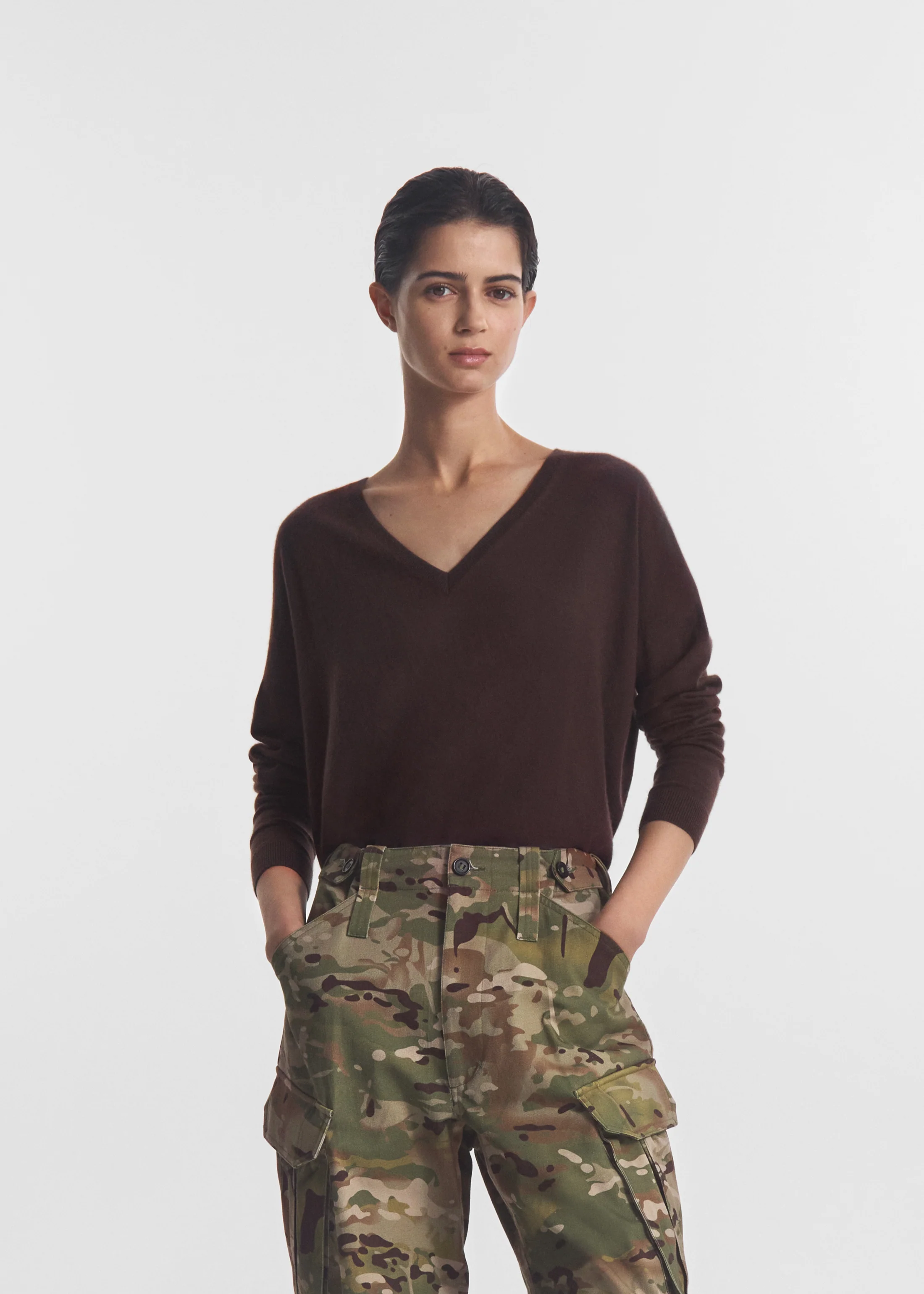 224-v-neck-sweater-in-baby-cashmere-chocolate-1.webp V-Neck Sweater in Baby Cashmere - Chocolate