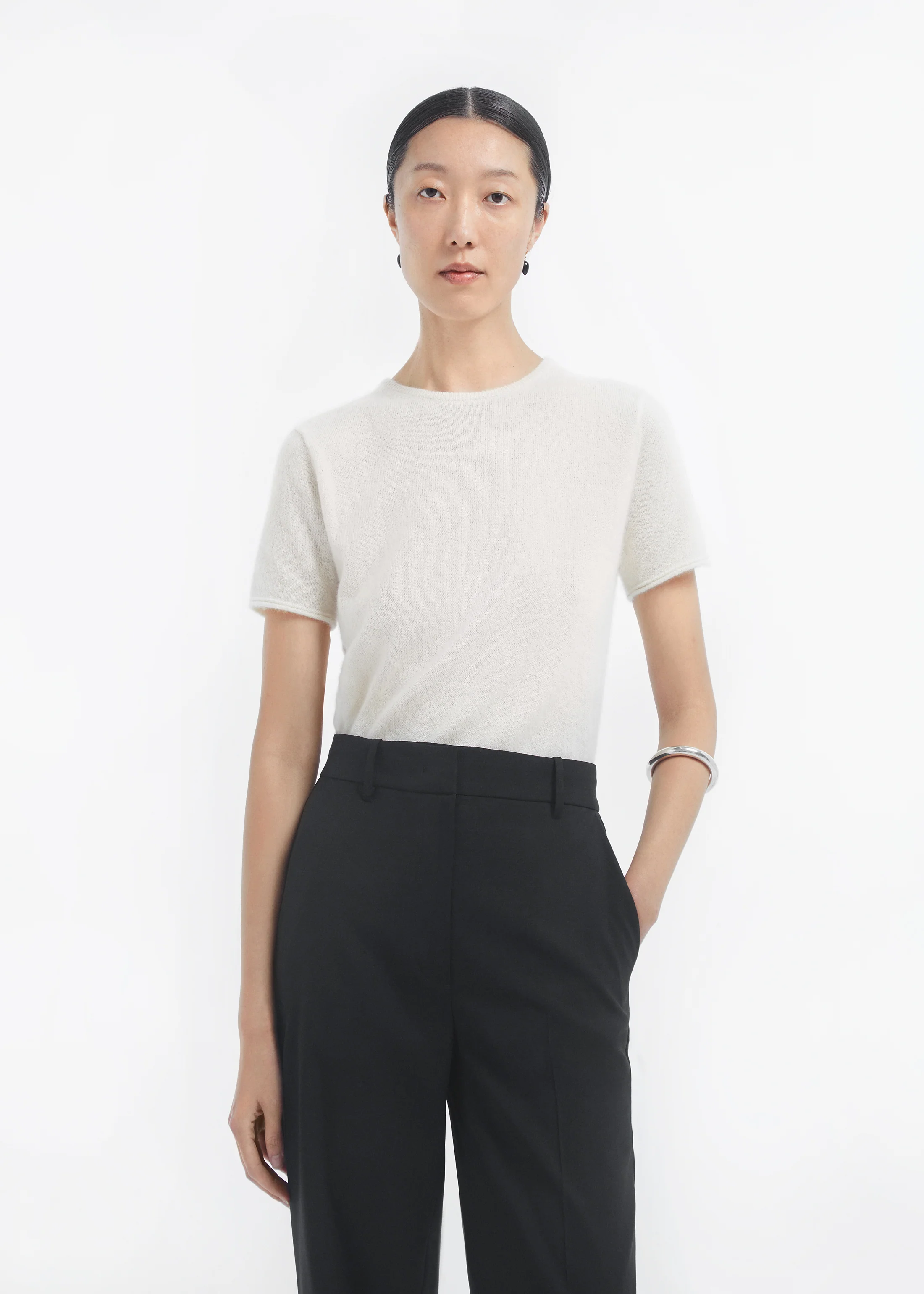 2262-short-sleeve-t-shirt-in-cashmere-silk-ivory-1.webp Short Sleeve T-Shirt in Cashmere Silk - Ivory