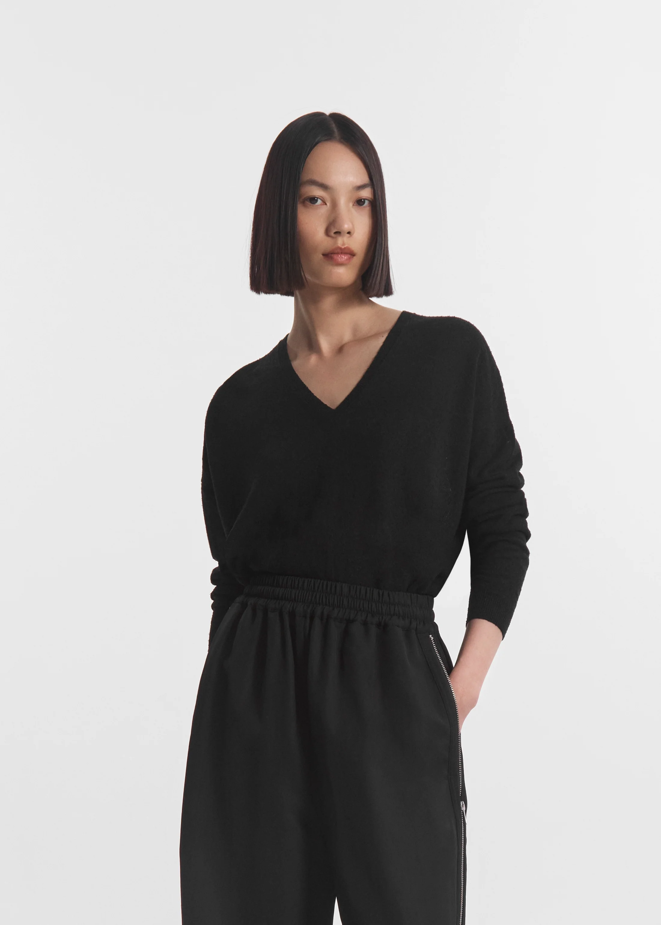 238-v-neck-sweater-in-silk-linen-black-1.webp V-Neck Sweater in Silk Linen - Black
