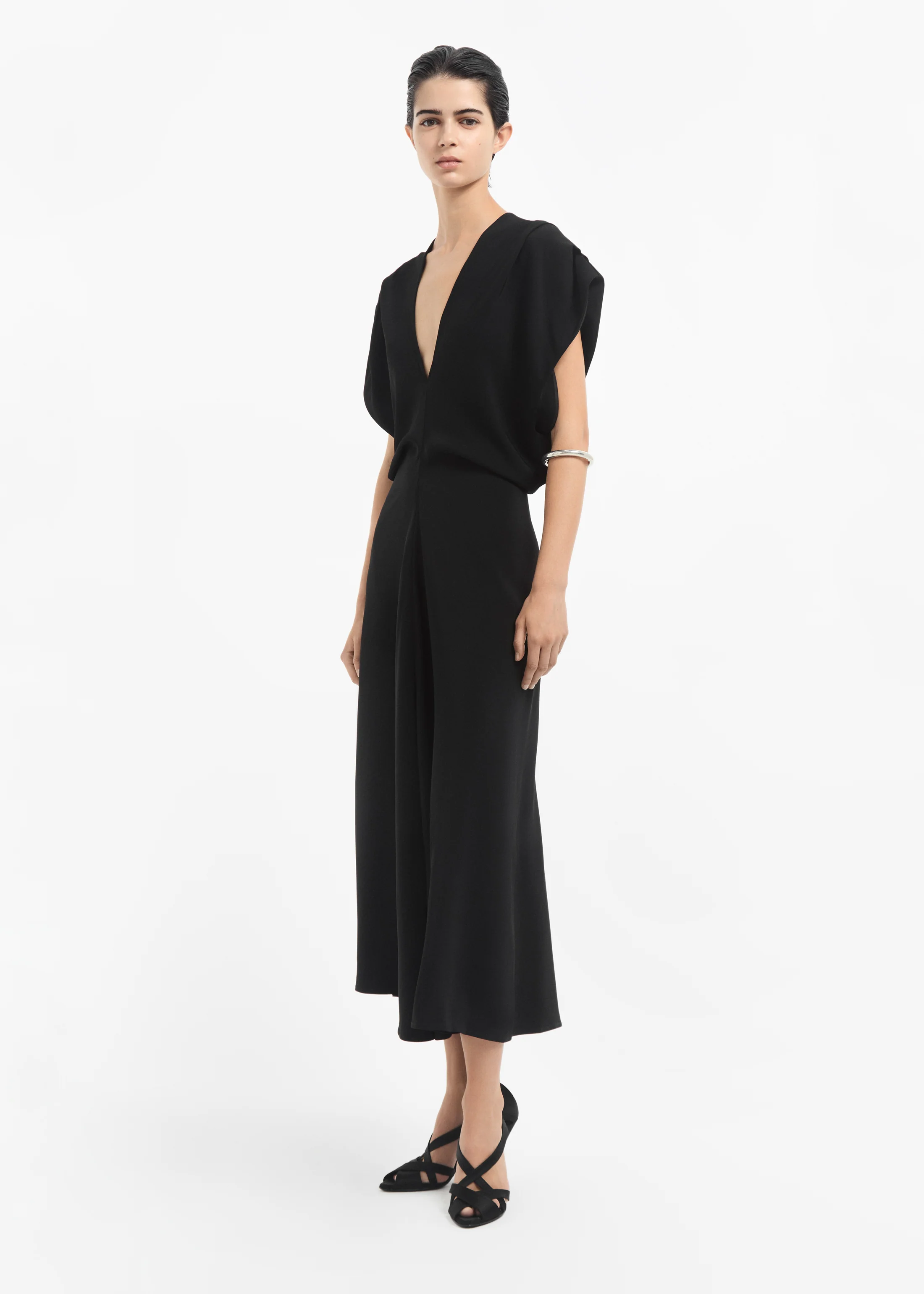 Banana Cut Shift Dress in Viscose - Black
