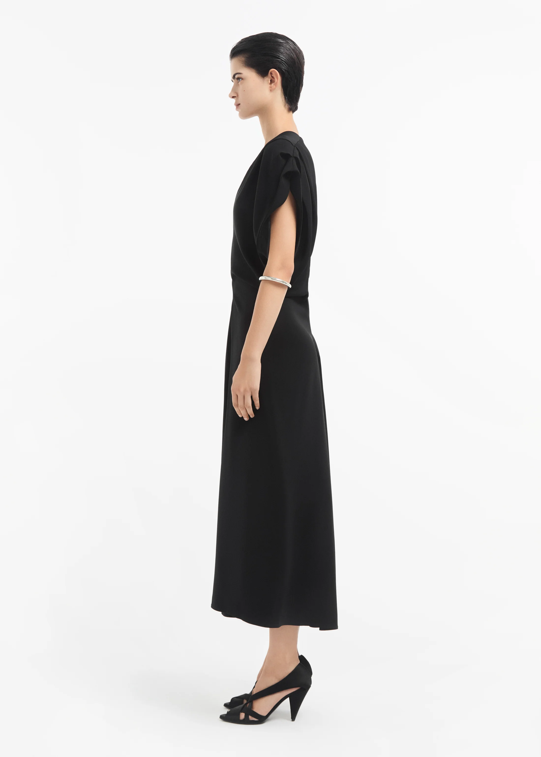 Banana Cut Shift Dress in Viscose - Black