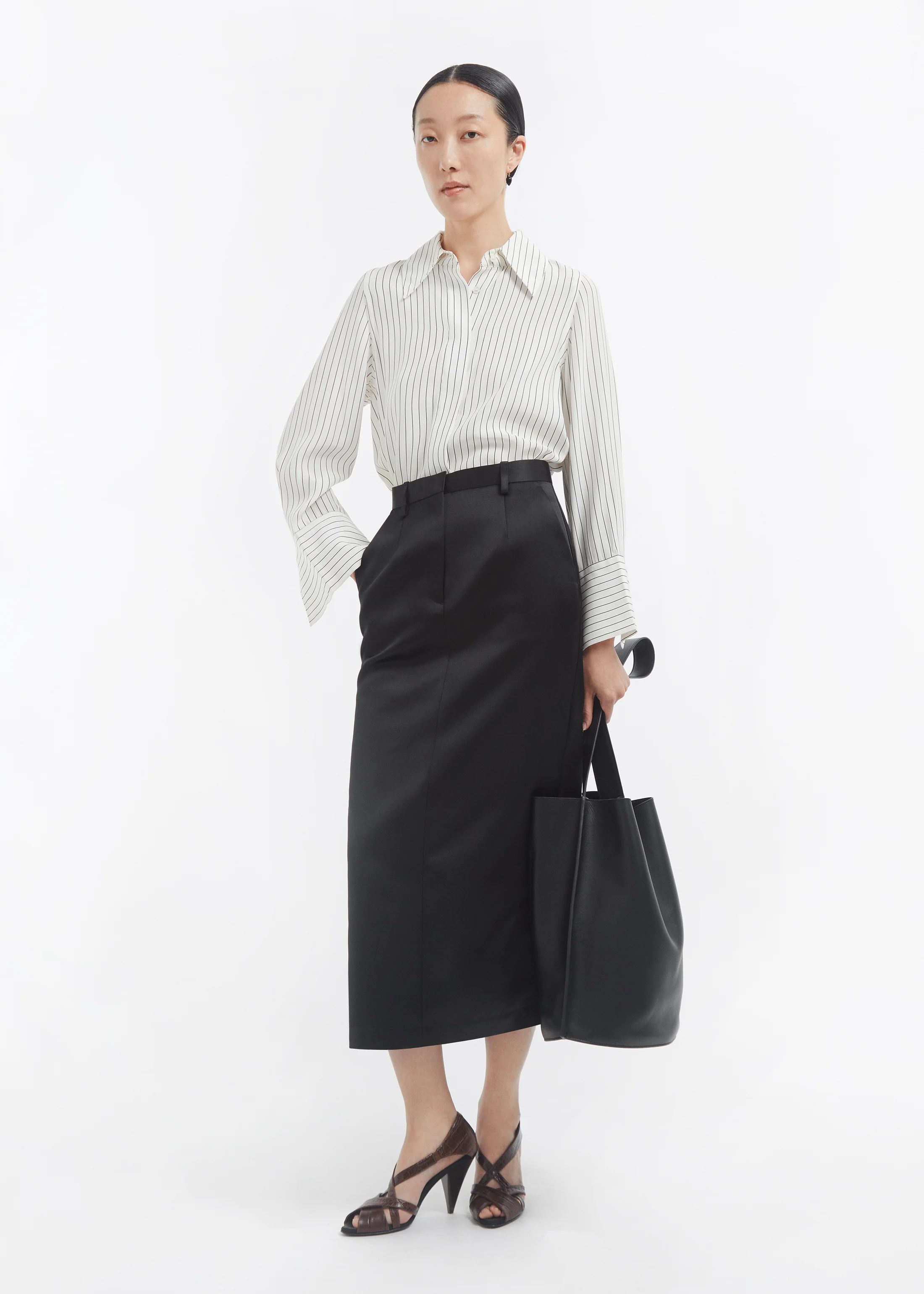 422-fitted-classic-shirt-in-silk-stripe-1.webp Fitted Classic Shirt in Silk - Stripe