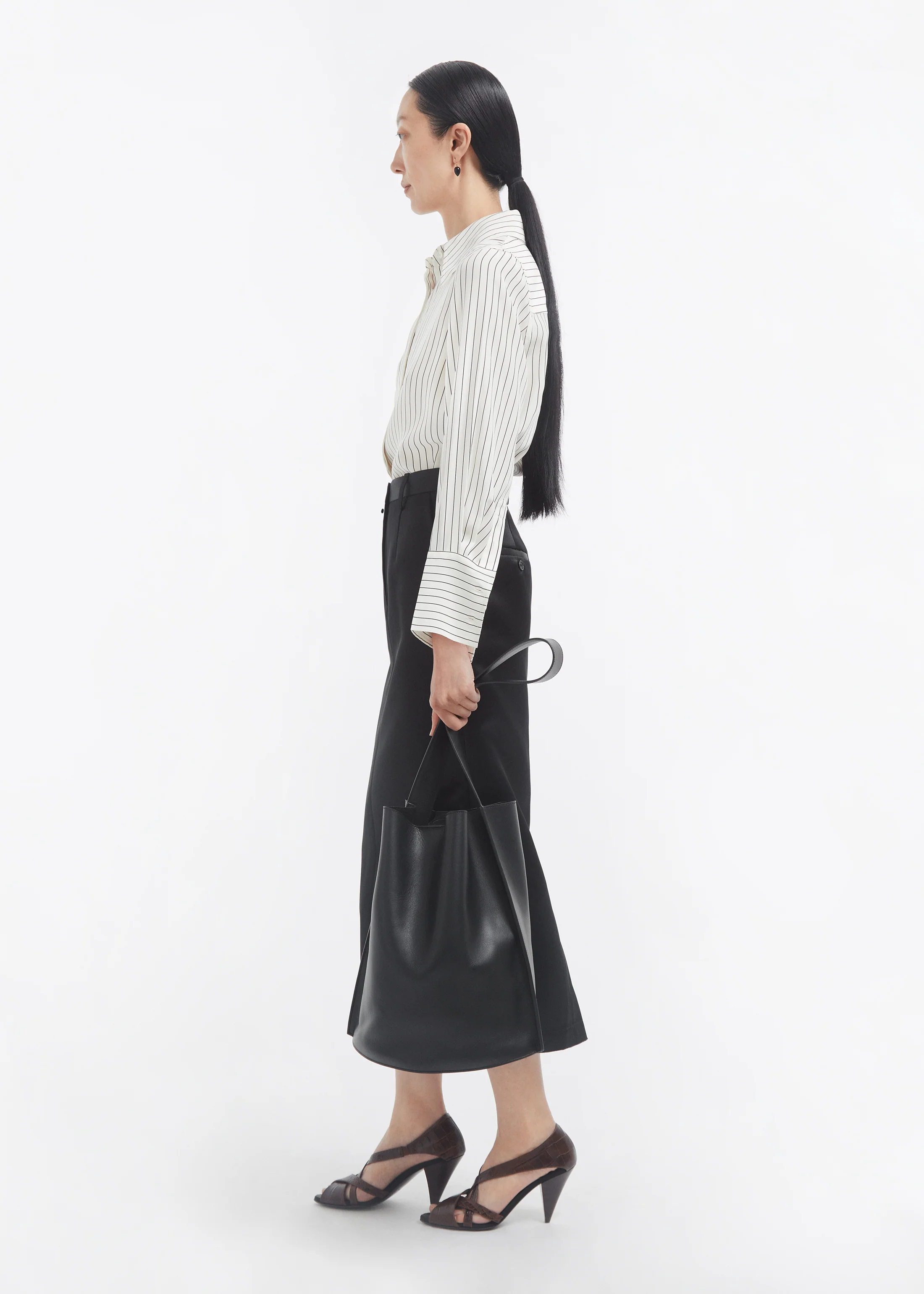 422-fitted-classic-shirt-in-silk-stripe-2.webp Fitted Classic Shirt in Silk - Stripe