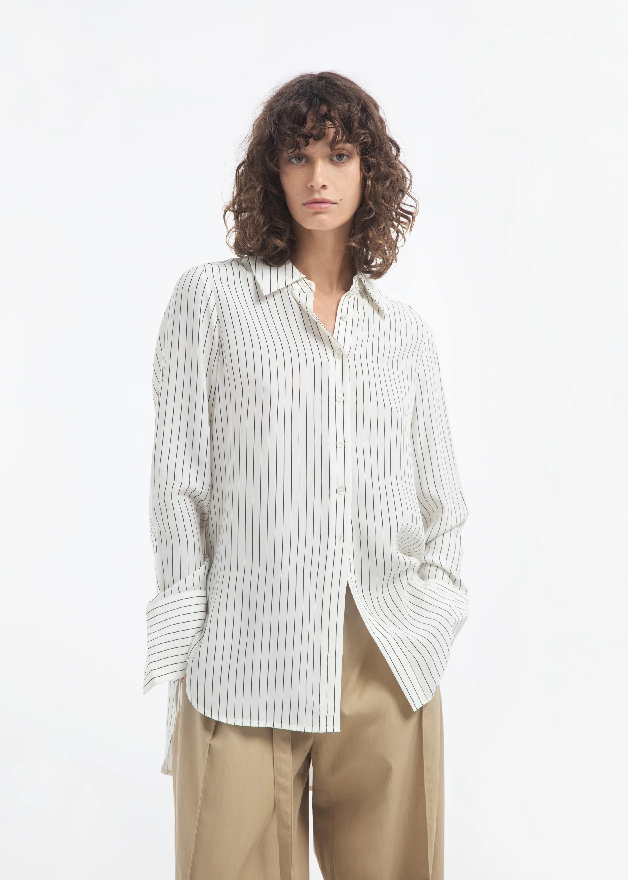 429-button-down-shirt-in-silk-stripe-1.webp Button Down Shirt in Silk - Stripe