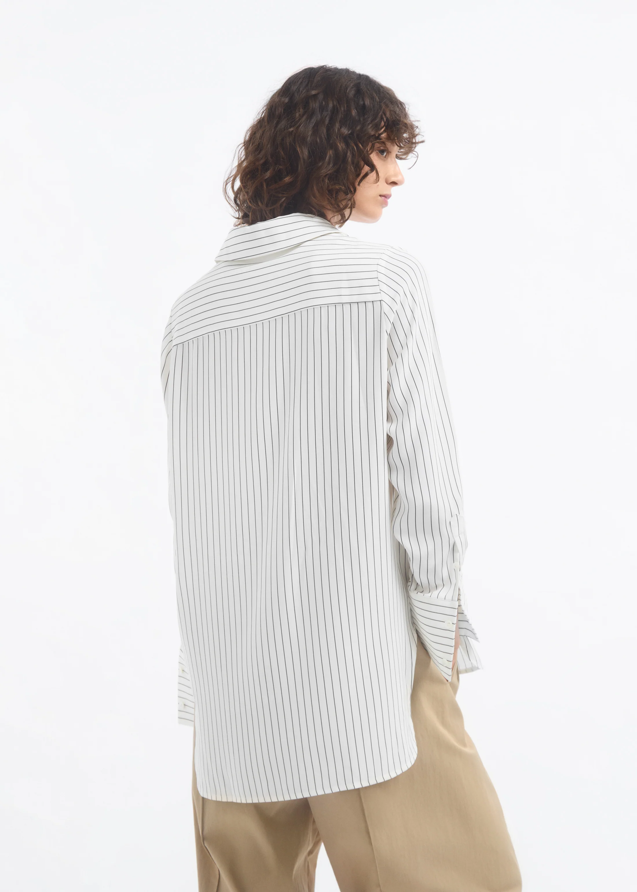 429-button-down-shirt-in-silk-stripe-2.webp Button Down Shirt in Silk - Stripe