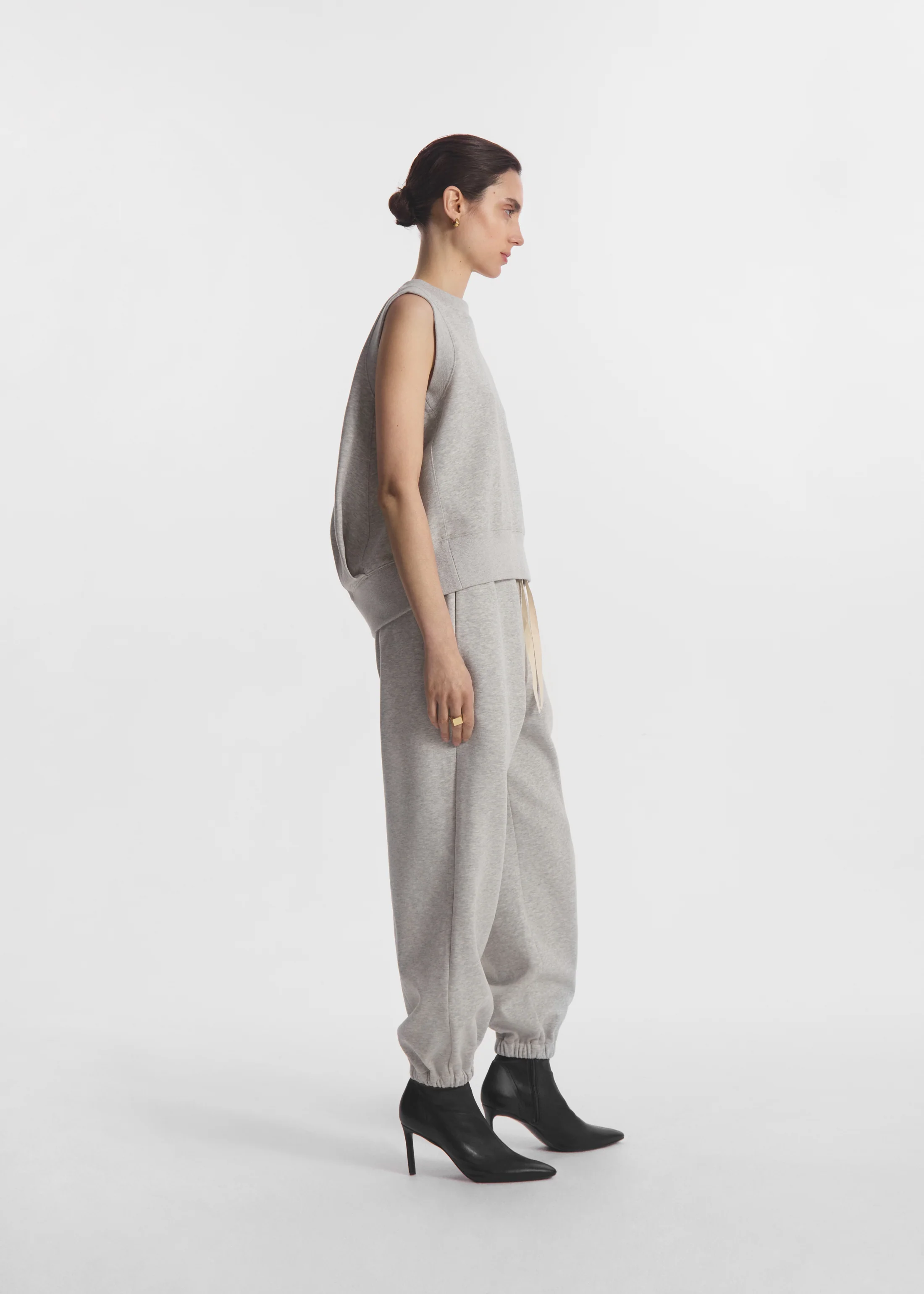 Sleeveless Sweatshirt in Scuba - Heather Grey