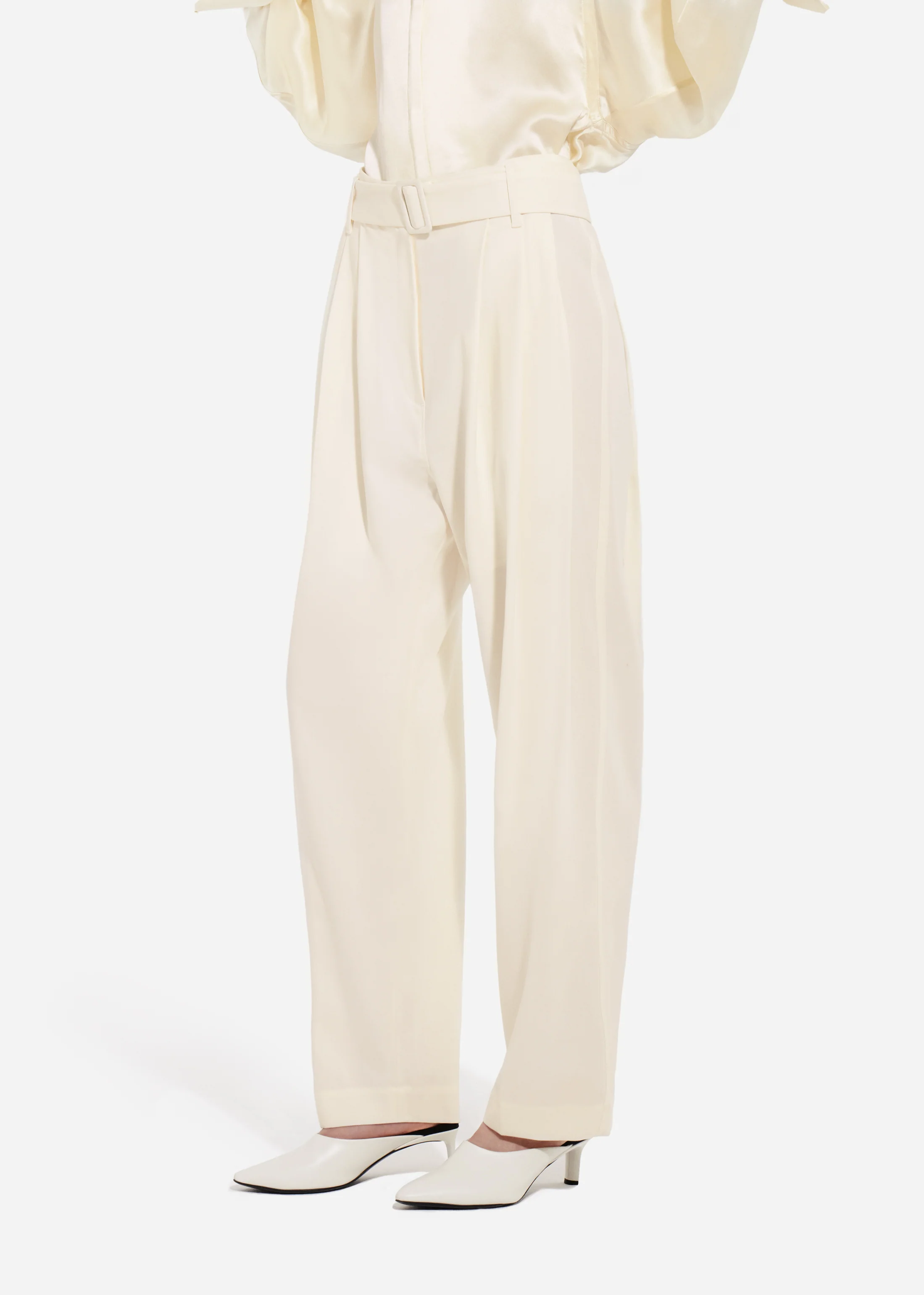 499-belted-pleated-pant-in-cotton-milk-2.webp Belted Pleated Pant in Cotton - Milk