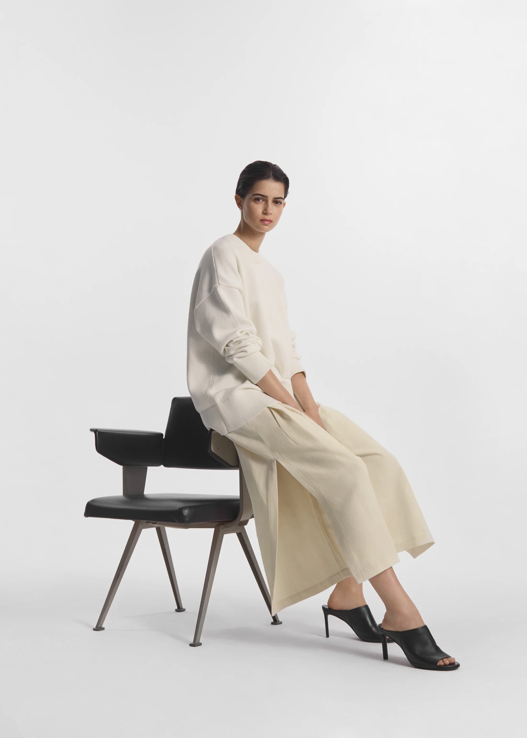 Boyfriend Crew Sweater in Cotton - White