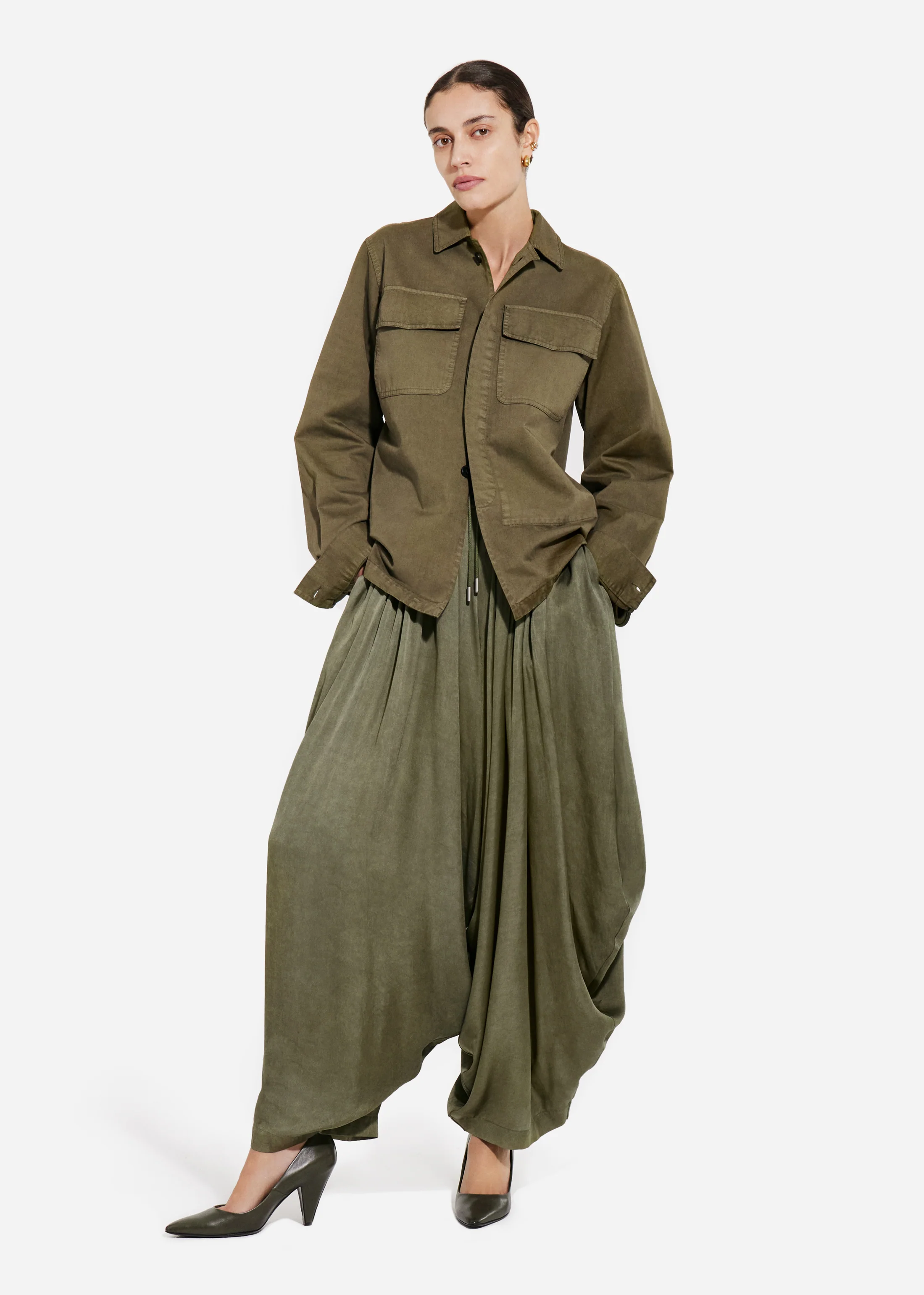 545-elasticated-waist-gathered-pant-in-viscose-jade-1.webp Elasticated Waist Gathered Pant in Viscose - Jade