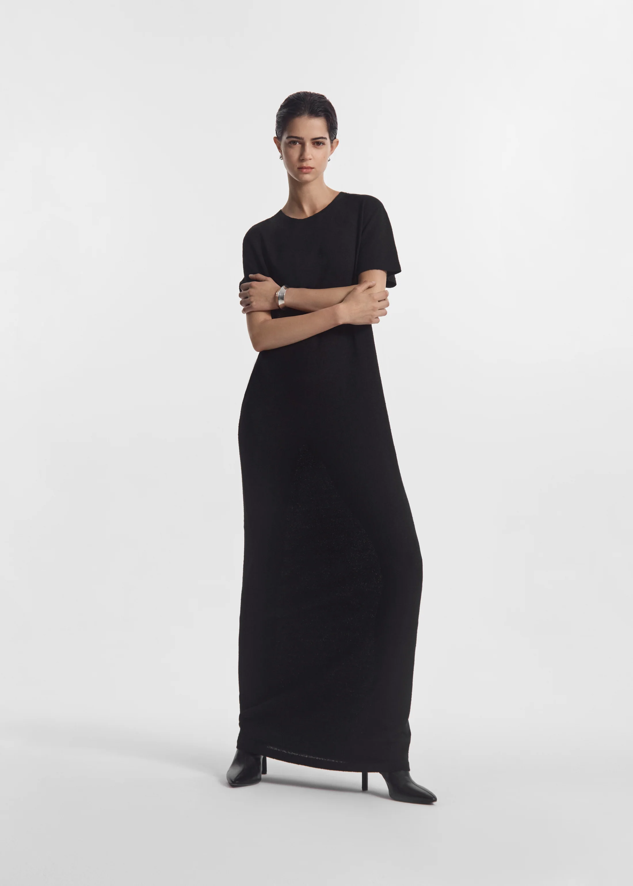 57-t-shirt-dress-in-silk-linen-black-2.webp T-Shirt Dress in Silk Linen - Black
