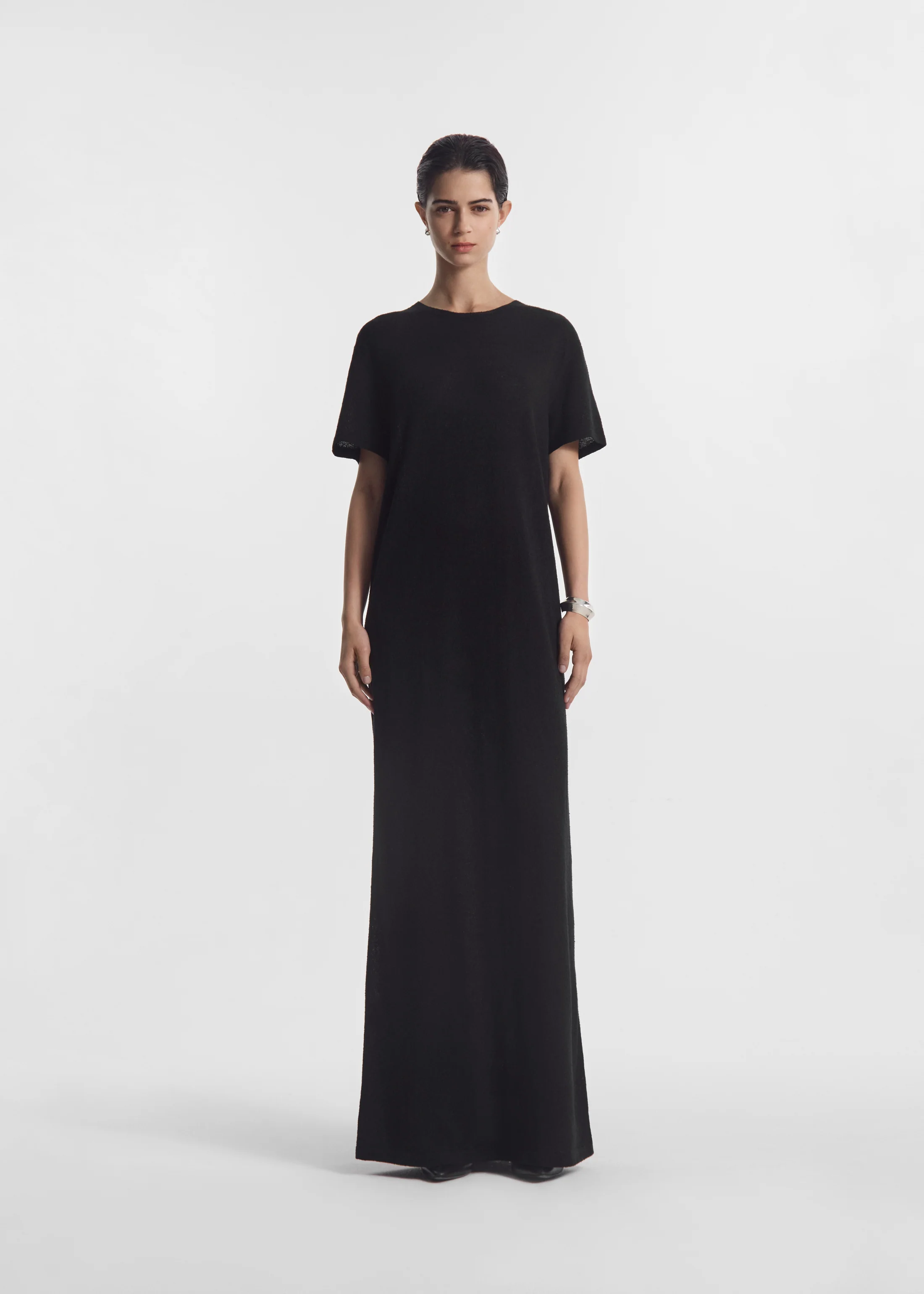 57-t-shirt-dress-in-silk-linen-black-3.webp T-Shirt Dress in Silk Linen - Black