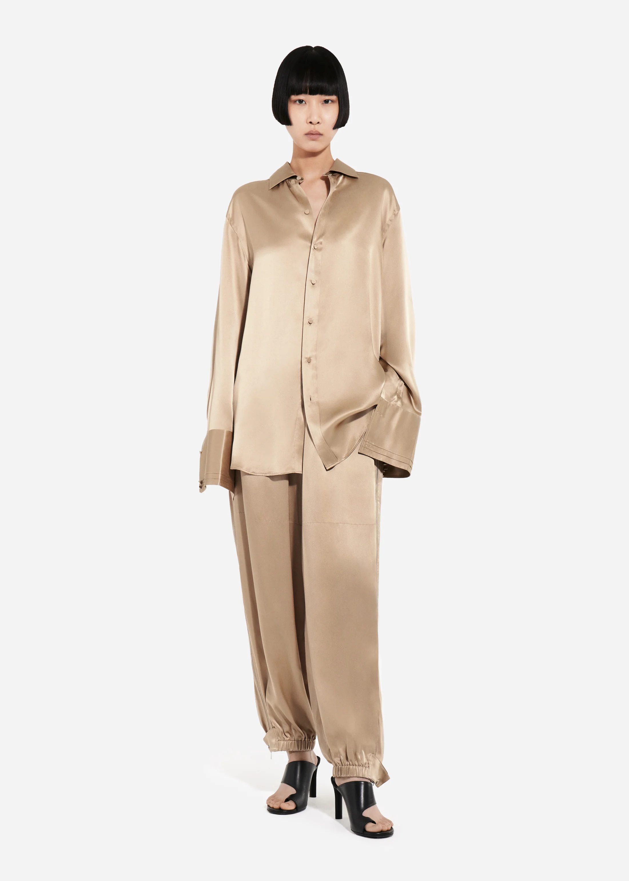 611-mens-collared-shirt-in-silk-charmeuse-sesame-1.webp Mens Collared Shirt in Silk Charmeuse - Sesame