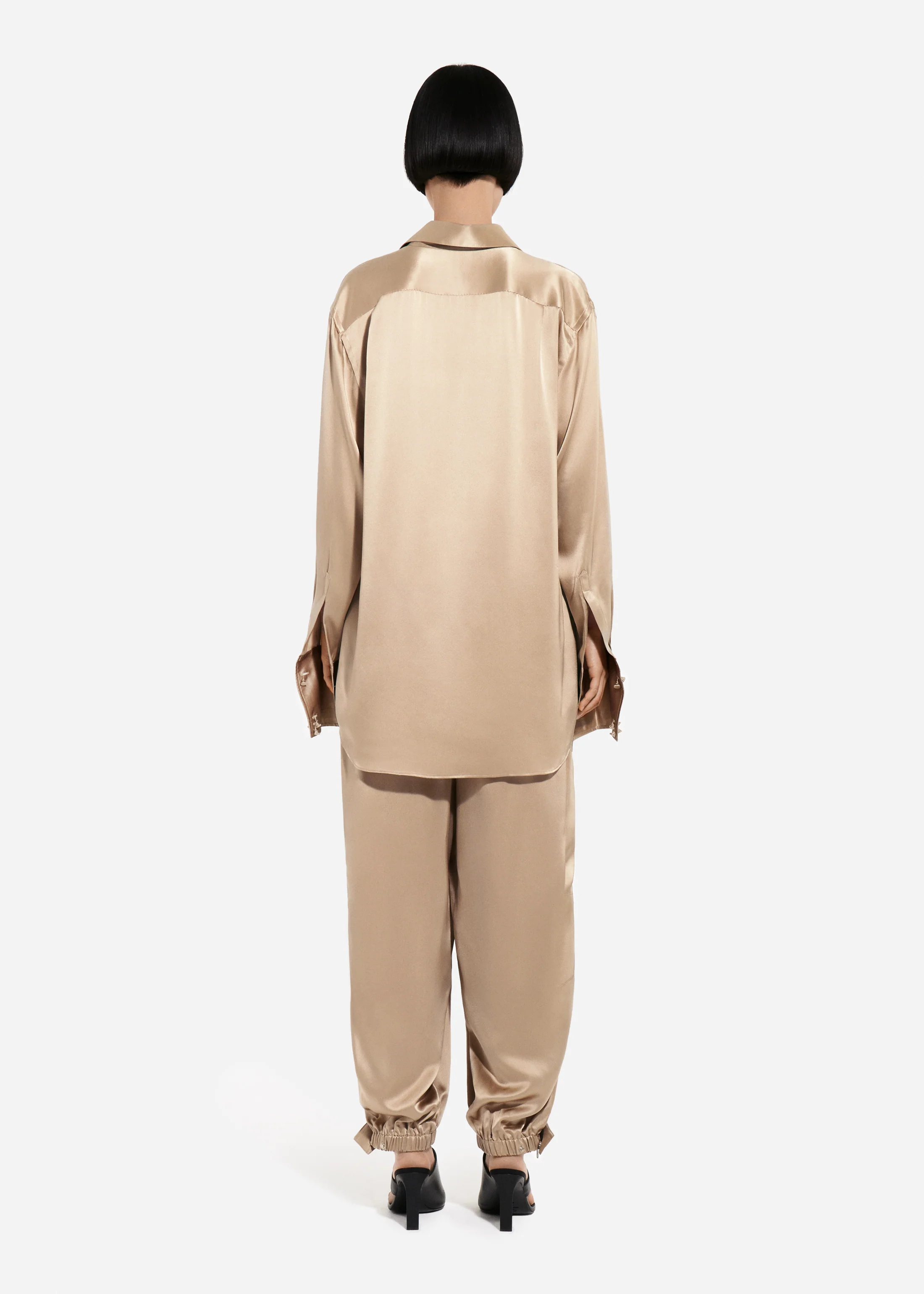 611-mens-collared-shirt-in-silk-charmeuse-sesame-3.webp Mens Collared Shirt in Silk Charmeuse - Sesame