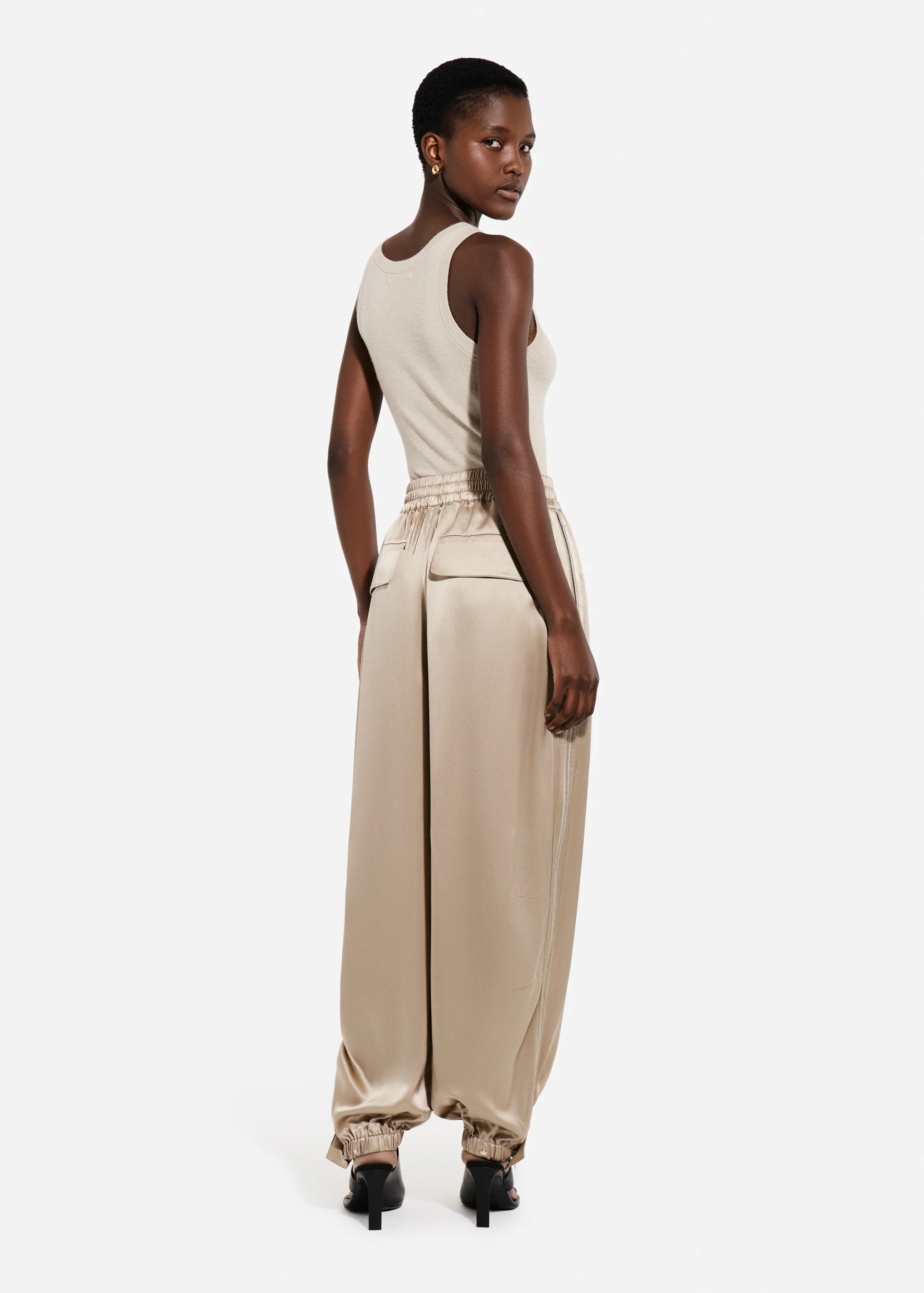 Articulated Vented Pant in Silk Charmeuse - Sesame