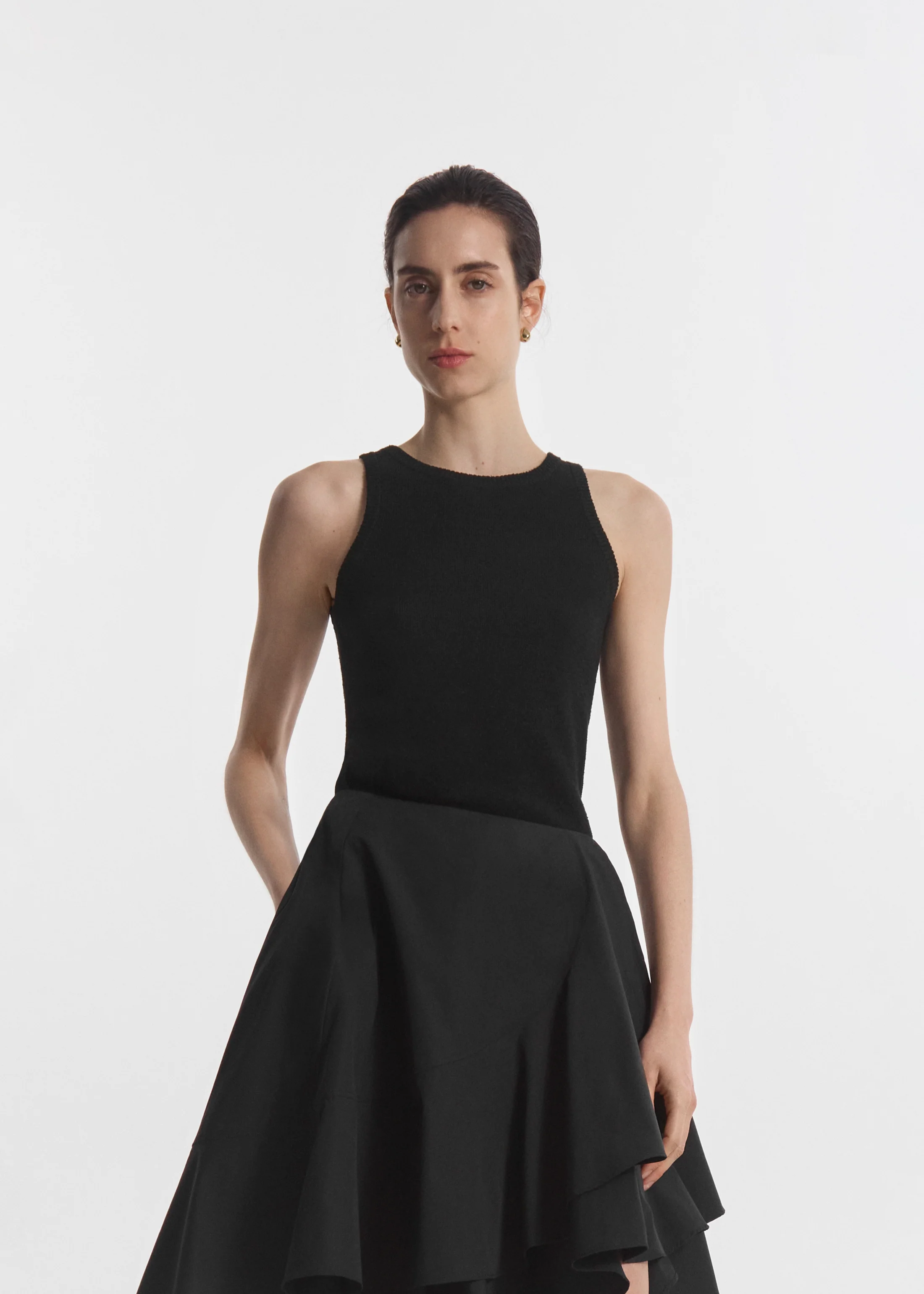 64-racerback-tank-in-silk-linen-black-2.webp Racerback Tank in Silk Linen - Black